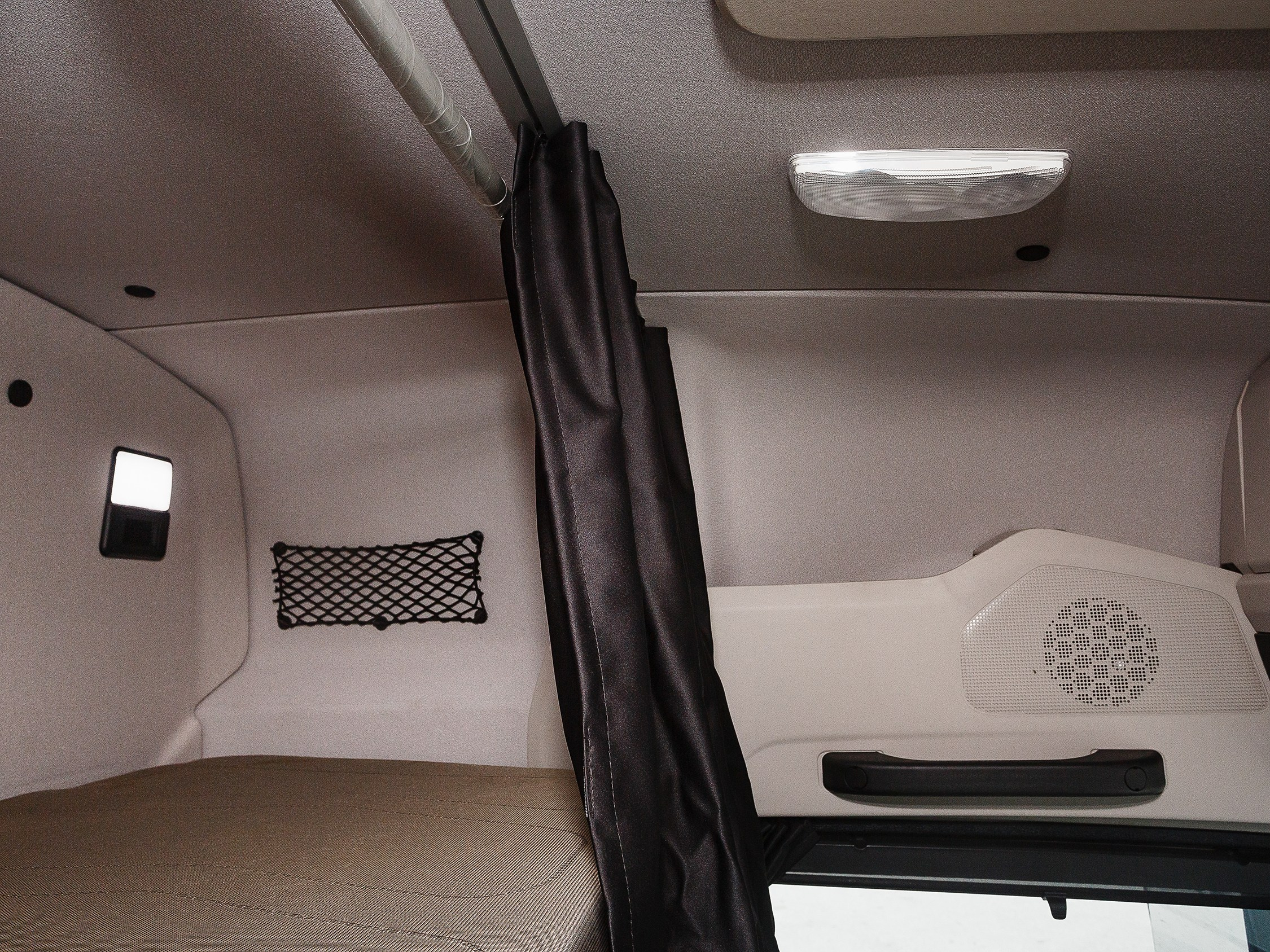 Автомобильный фотограф в СПб. Репортажная фотосъёмка в Санкт-Петербурге. Фотограф на мероприятие: выставки, презентации, автогонки. Фото для сайта, отчётов и публикации в сми. Профессиональный фотограф Сергей Пушкин. Промышленная фотосъёмка. Автопром. Фотосъёмка авто и спецтехники. Профессиональные фото большегрузов.