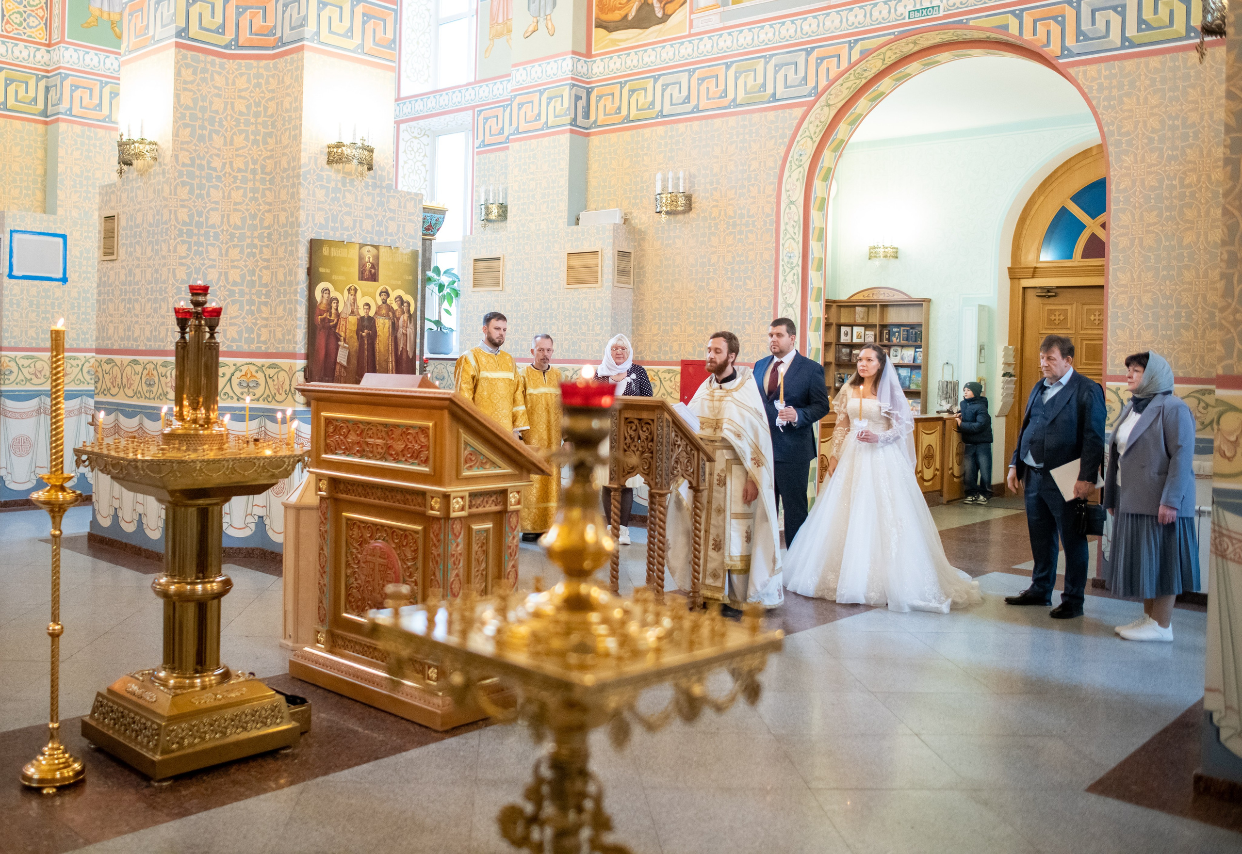 Венчание Ирины и Александра. В храме Первосвятителей Московских Посёлка Горки Ленинские. Фотограф Крещения и Венчания в Москве и МО