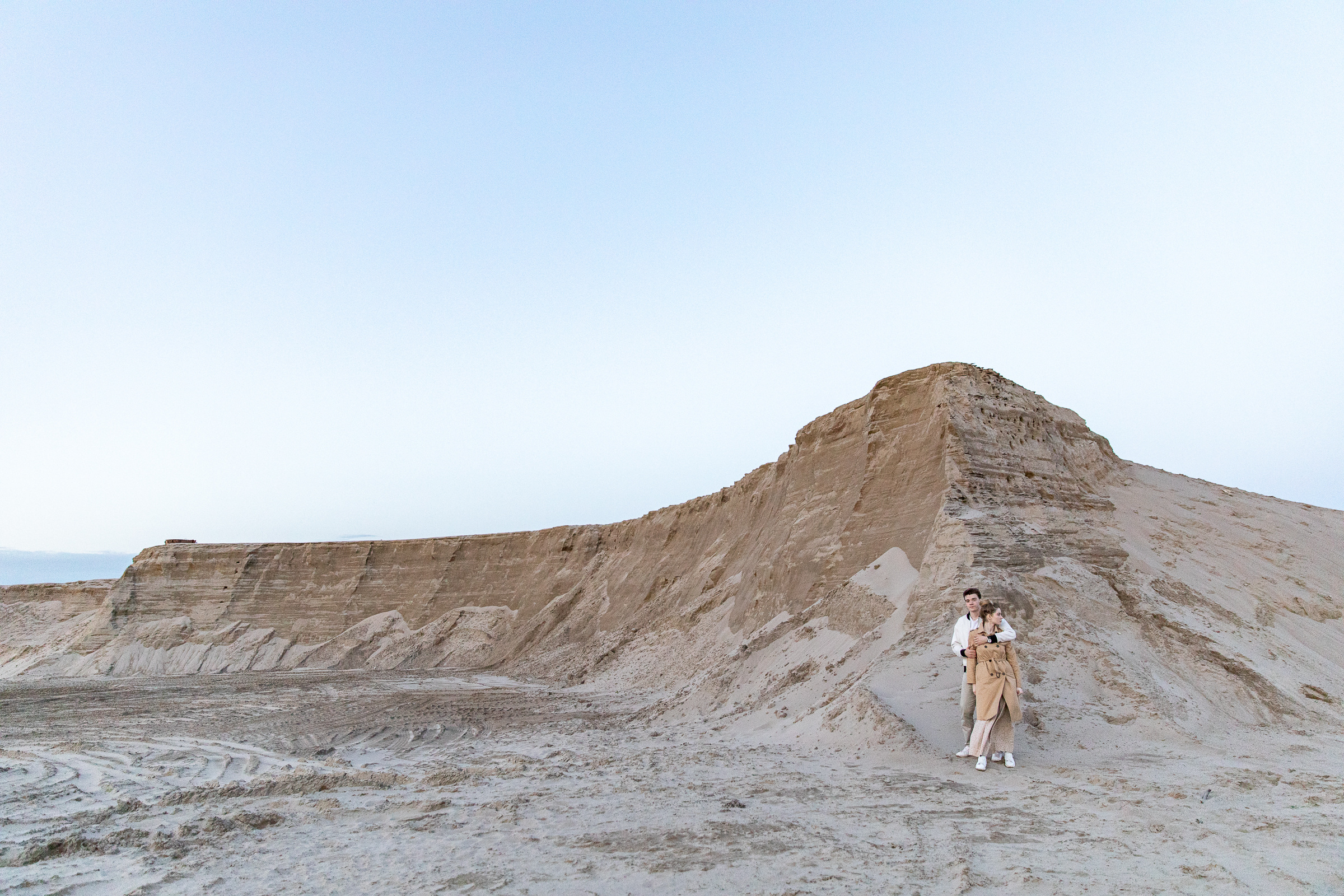 Двое в песках. Фотограф Ян Ежов | Свадебный фотограф в Томске