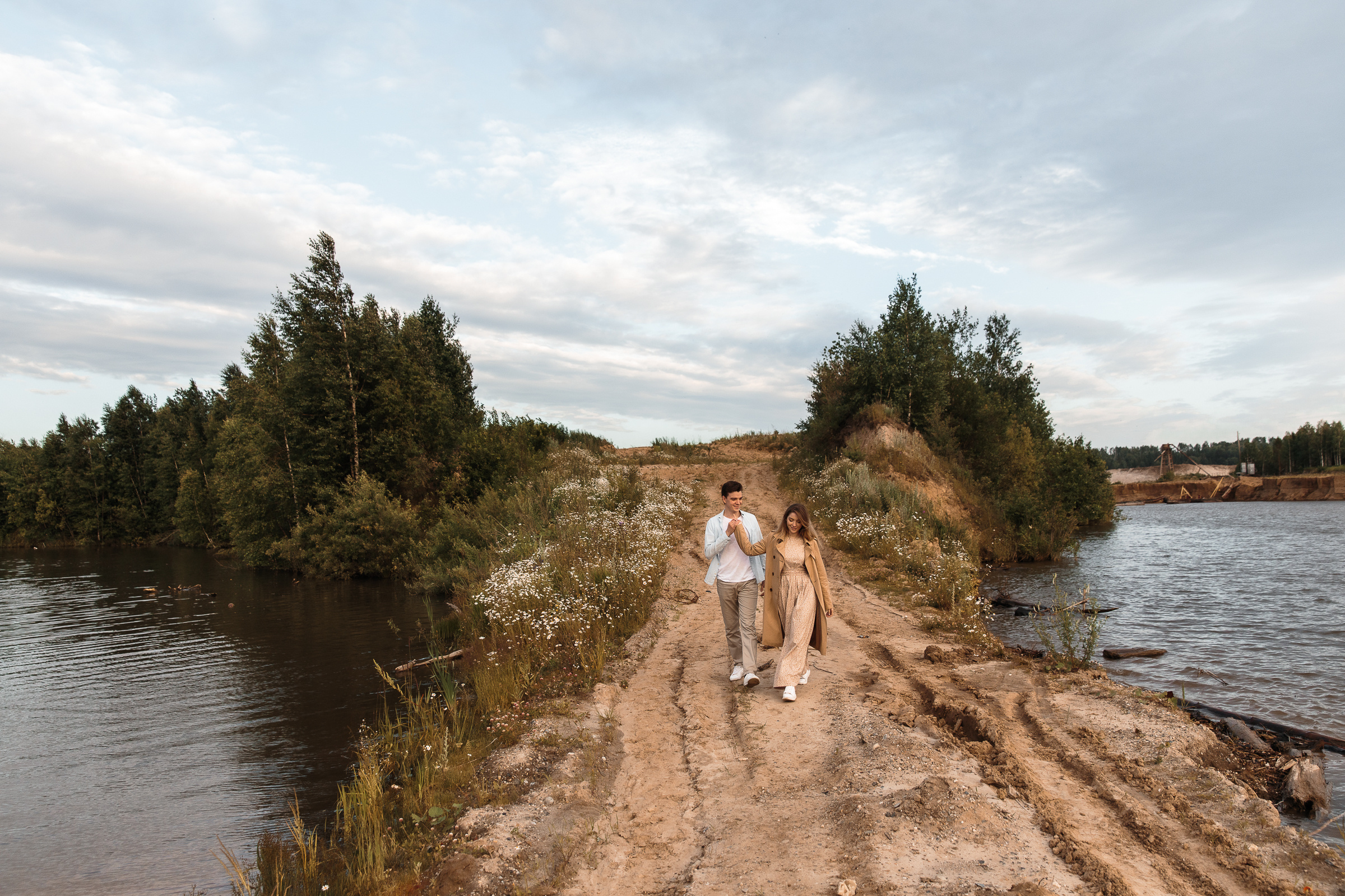 Двое в песках. Фотограф Ян Ежов | Свадебный фотограф в Томске