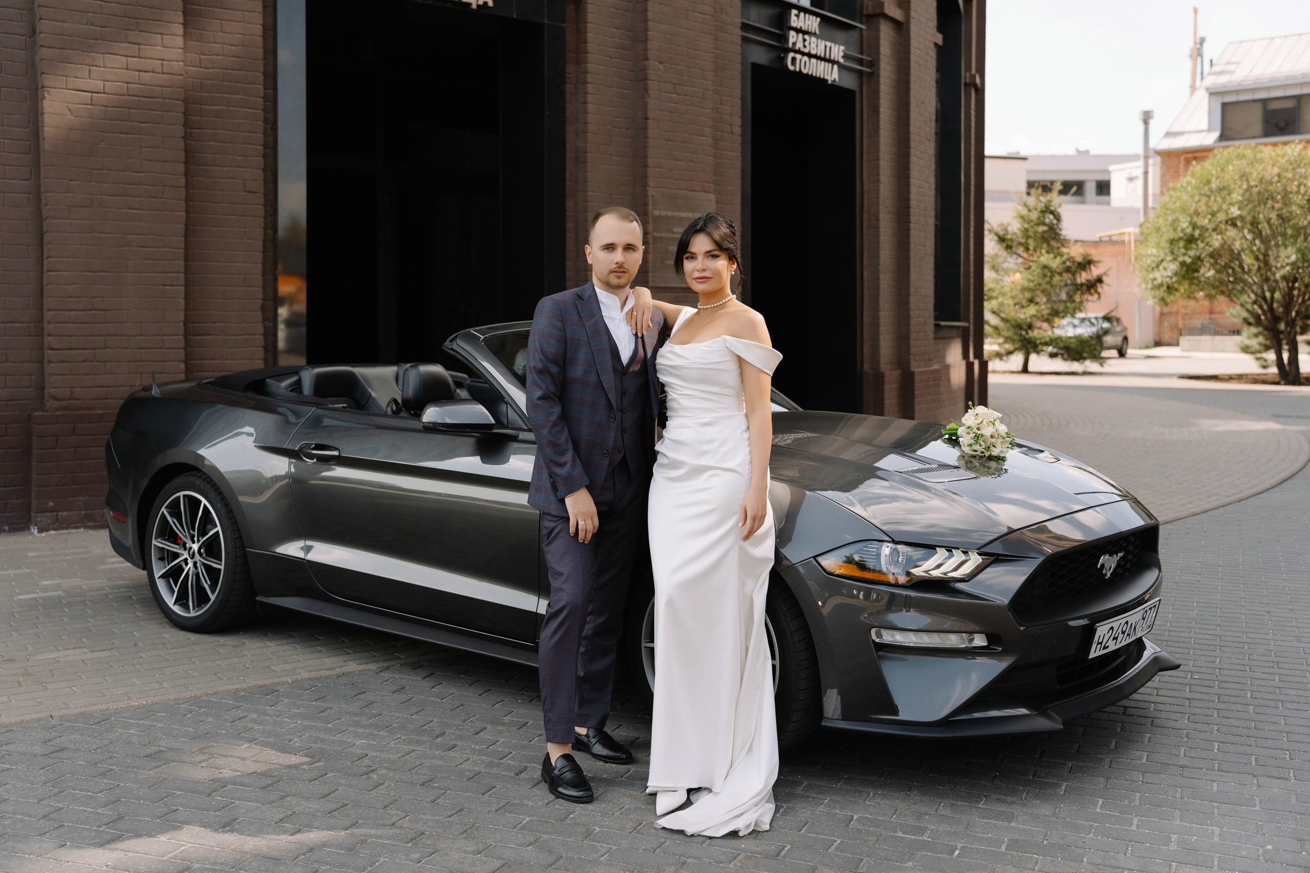 Свадебная фотосессия с кабриолетом. Свадебный и семейный фотограф в Москве Светлана Зоткина
