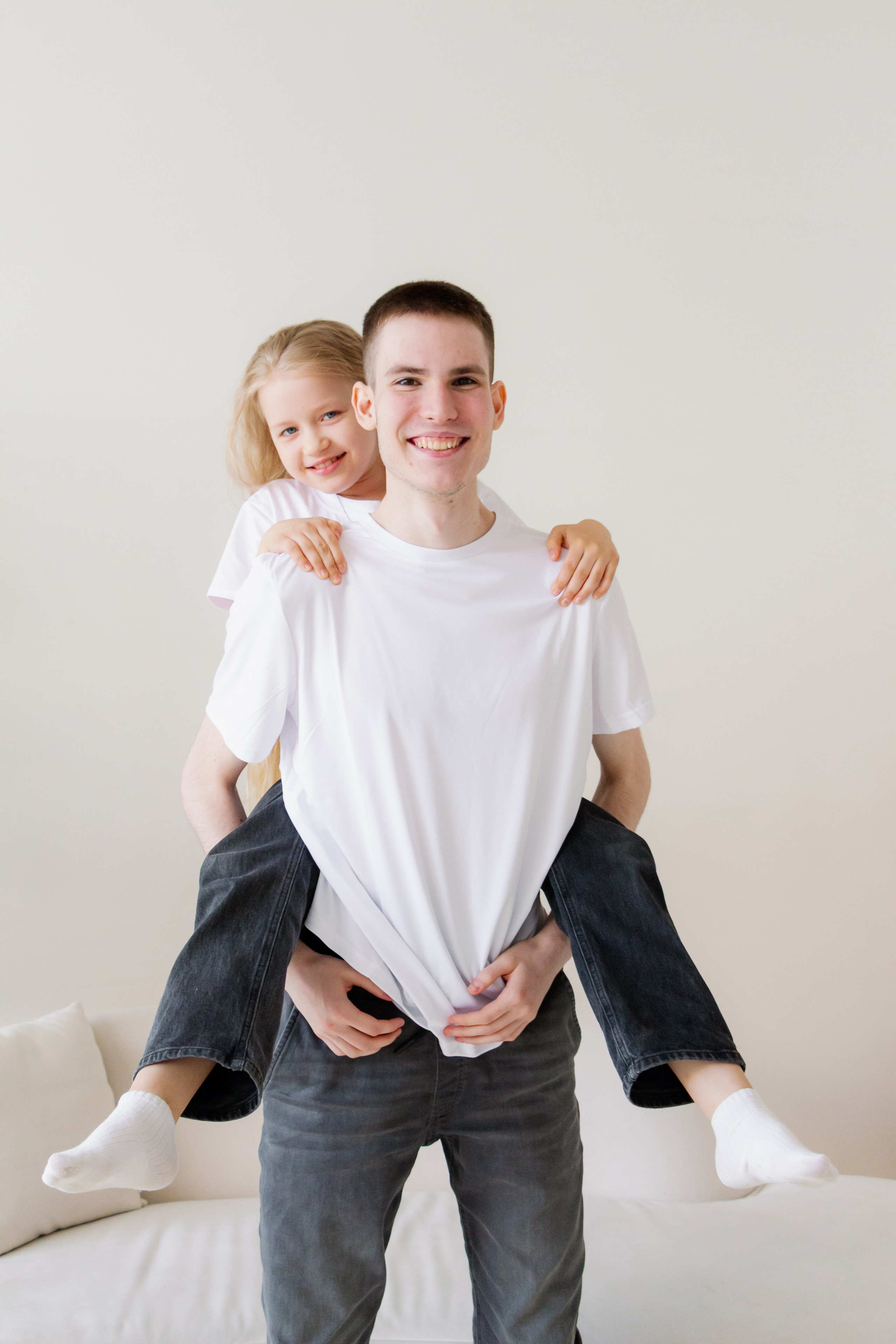 Две сестры. Две семьи. Одна любовь. Семейная фотосессия в студии, Екатеринбург. Фотограф в Екатеринбурге Пойгина Елена