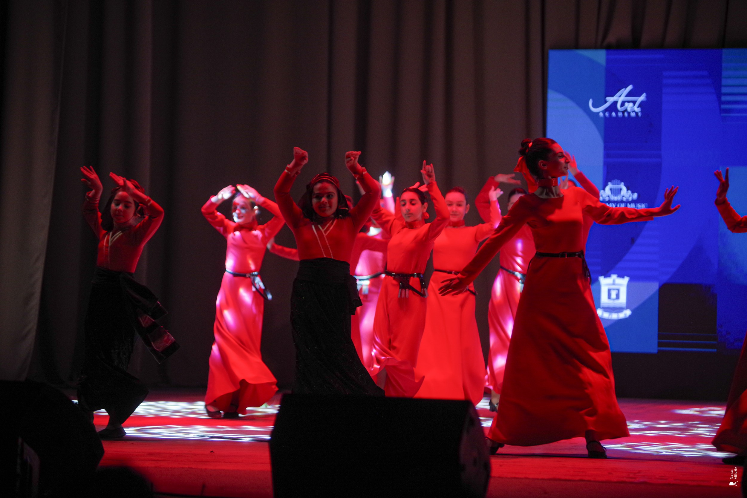 Танцы в Хоби. Портретный фотограф Денис Милютин