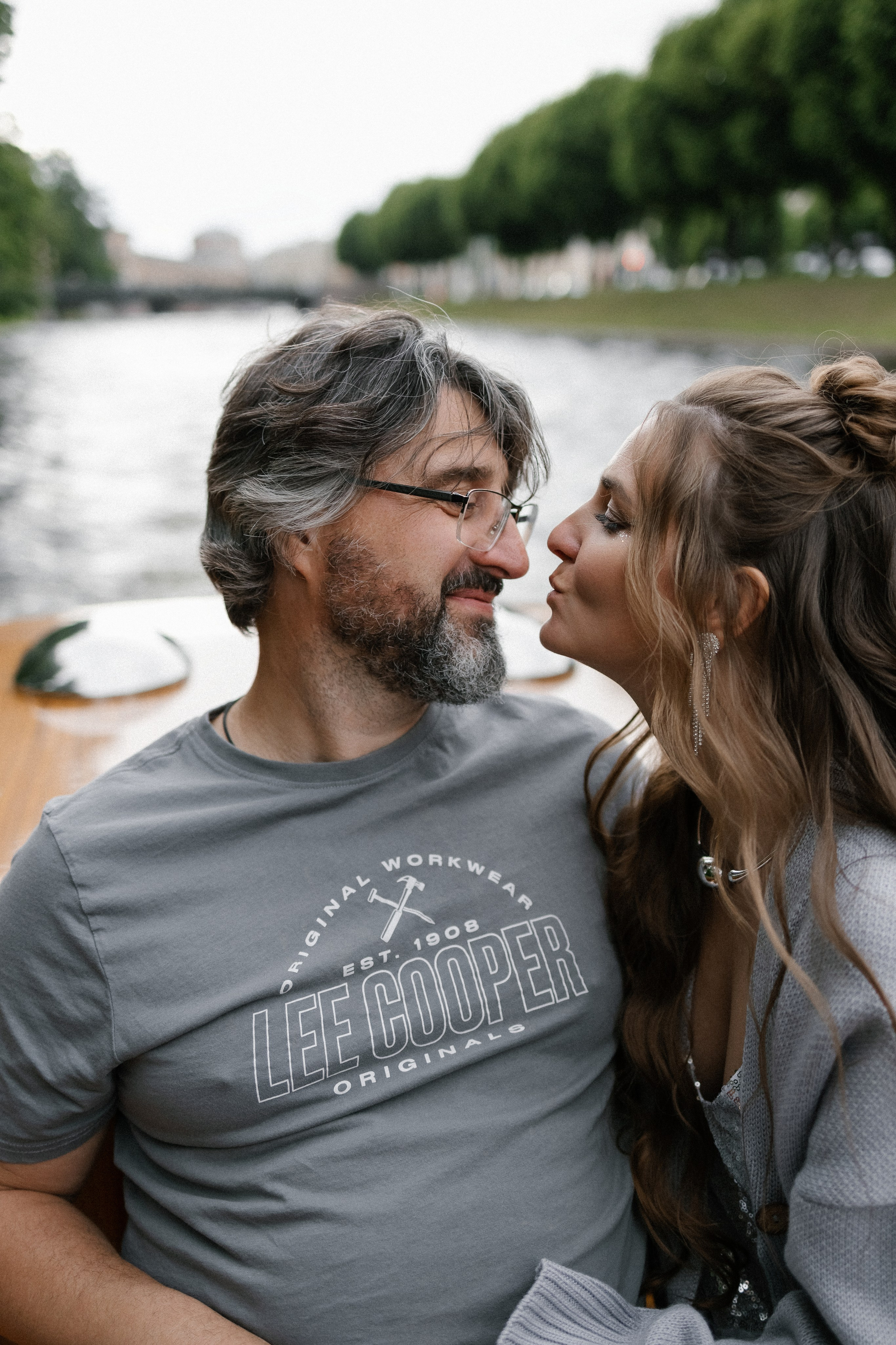 Прогулка на венецианском катере. Свадебный фотограф в Санкт-Петербурге Ксения Кобышева