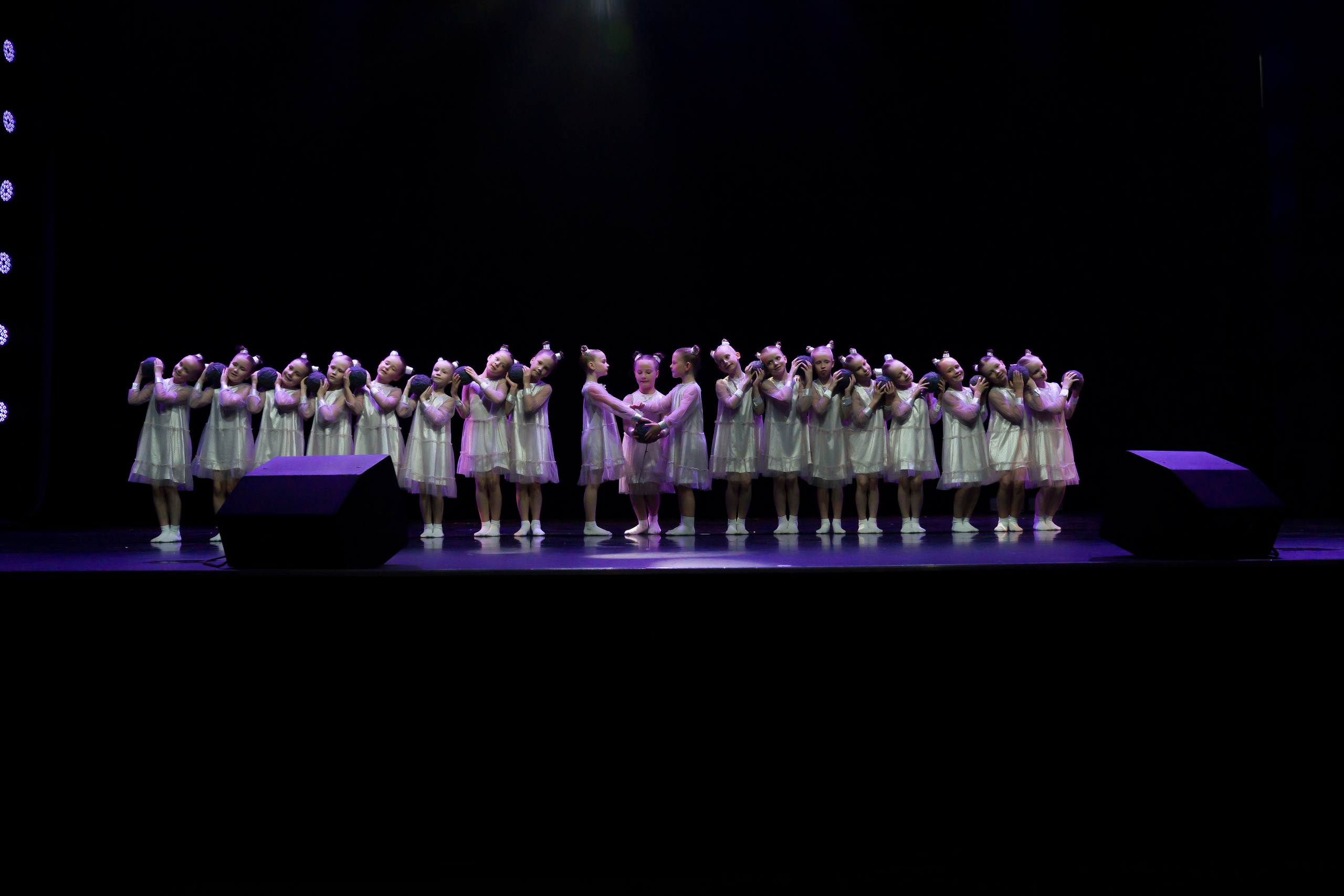 Танцевальное шоу. Фотограф в Санкт-Петербурге. Репортажная и все съёмки для бизнеса