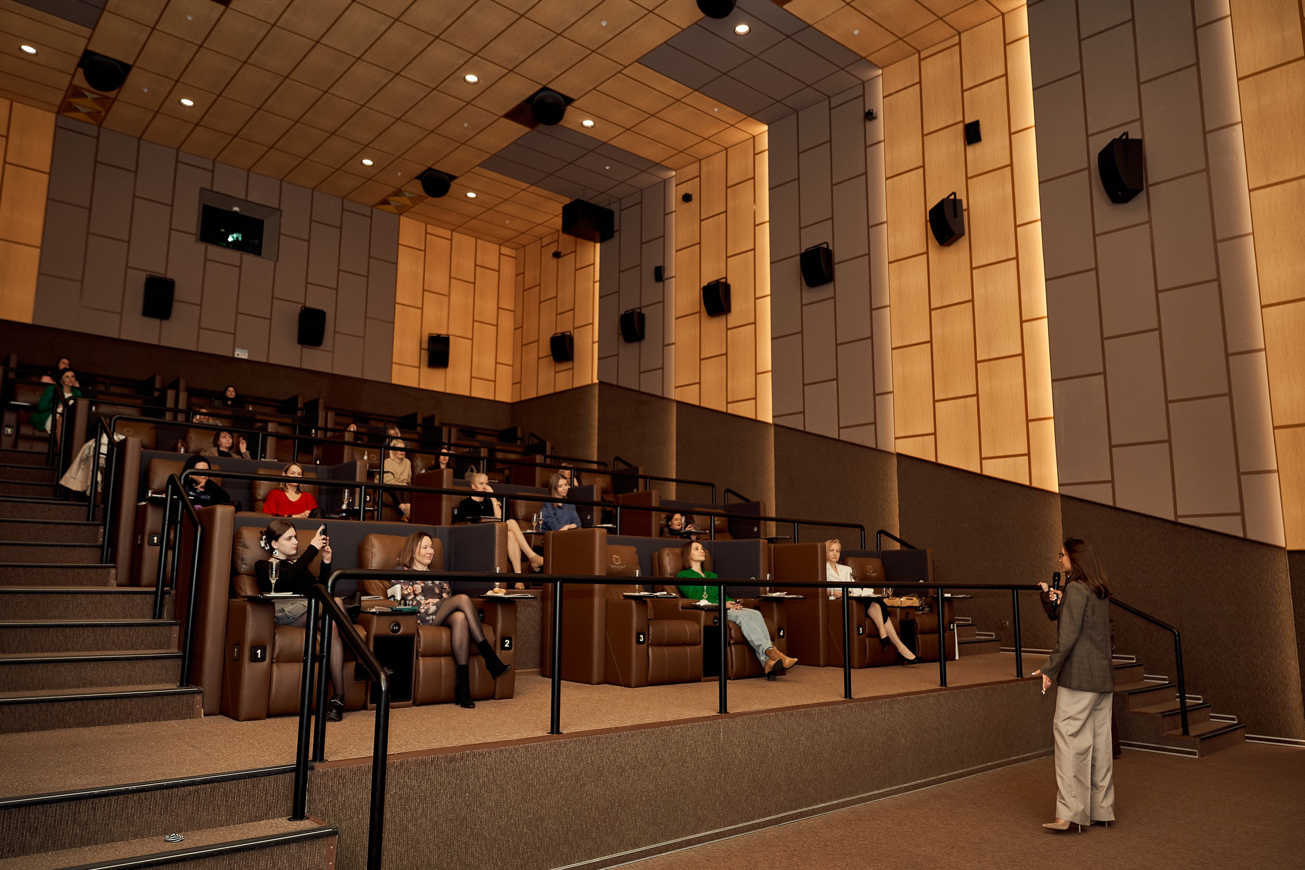 • Горизонт LED. Репортаж. Фотограф, индивидуальные женские, мужские фотосессии в Ростове-на-Дону