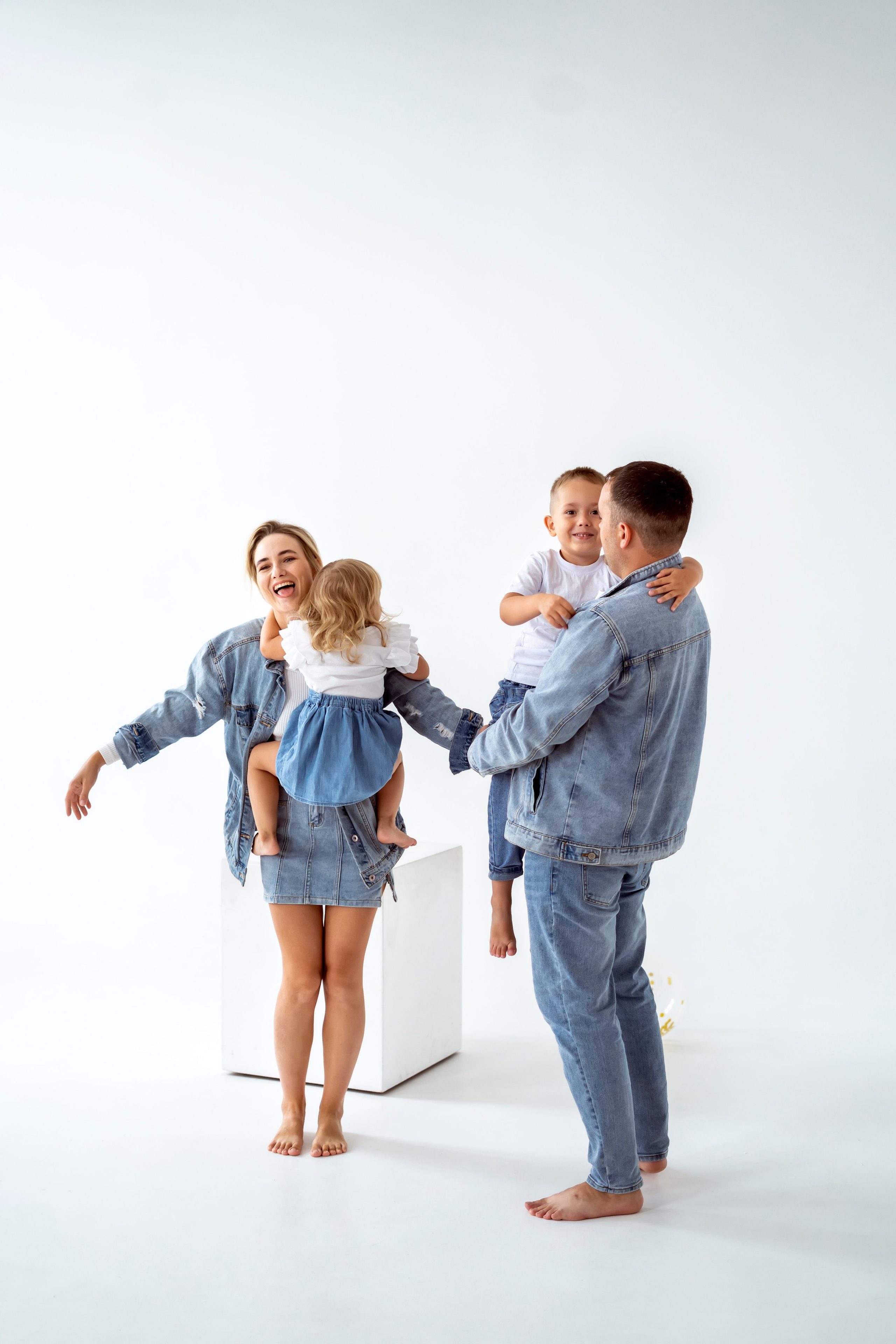 Семейная съёмка на циклораме. Семейный и детский фотограф в Хабаровске Анна Гриневич