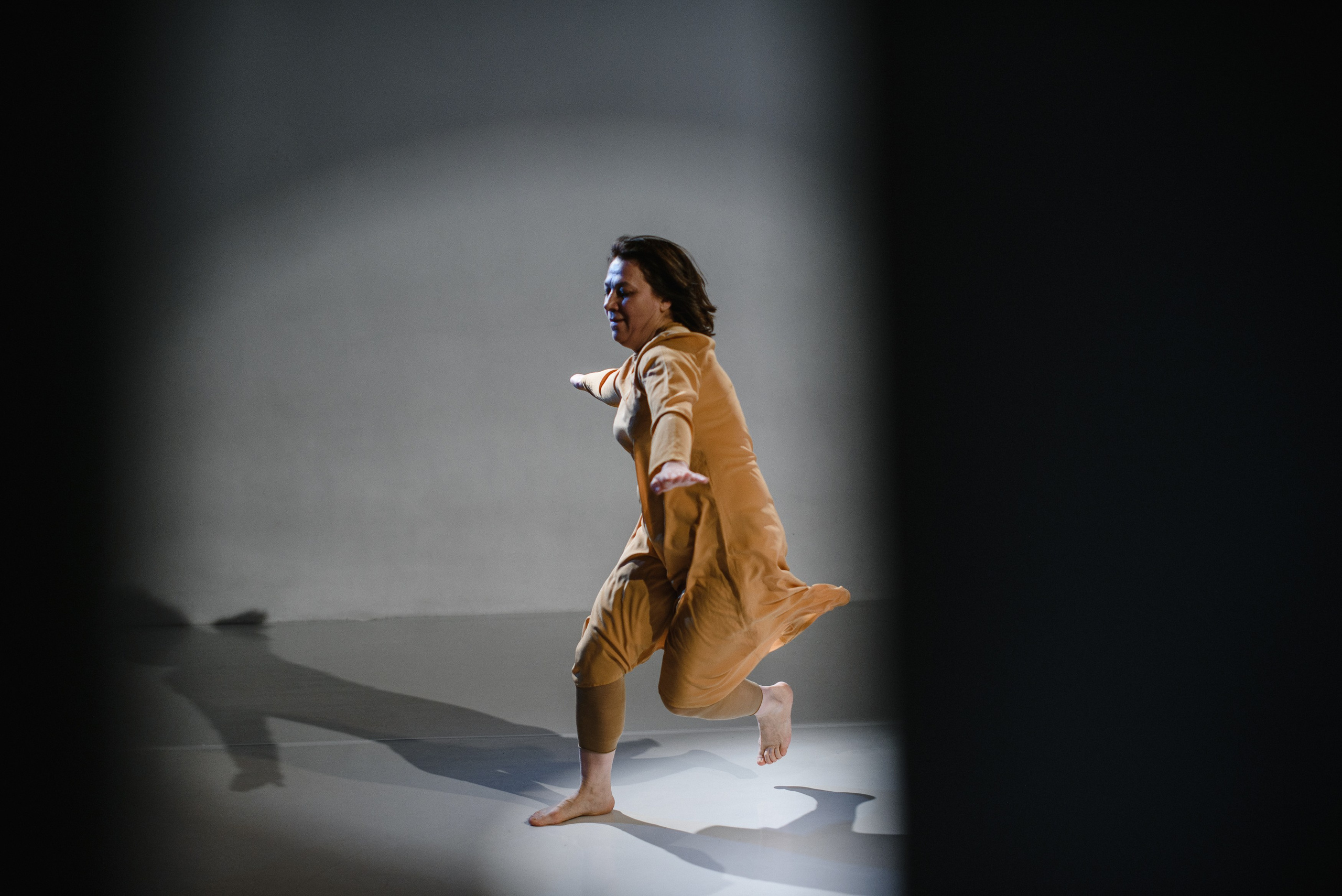 Перформанс-поток. Фотограф Денис Неместо, портрет, репортаж