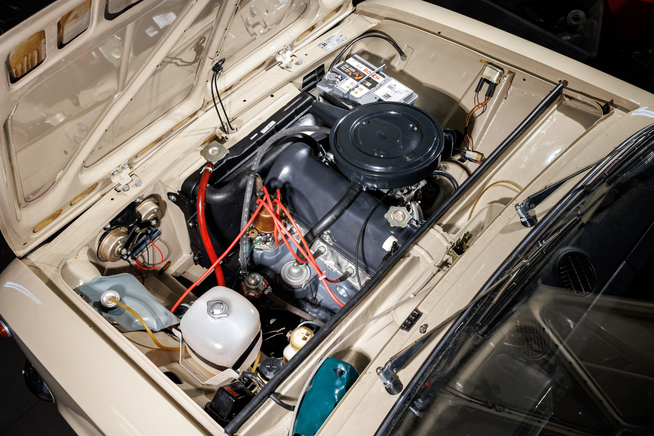 Автомобильная фотосъемка ВАЗ 2101 после реставрации в Бюро "Наследие"