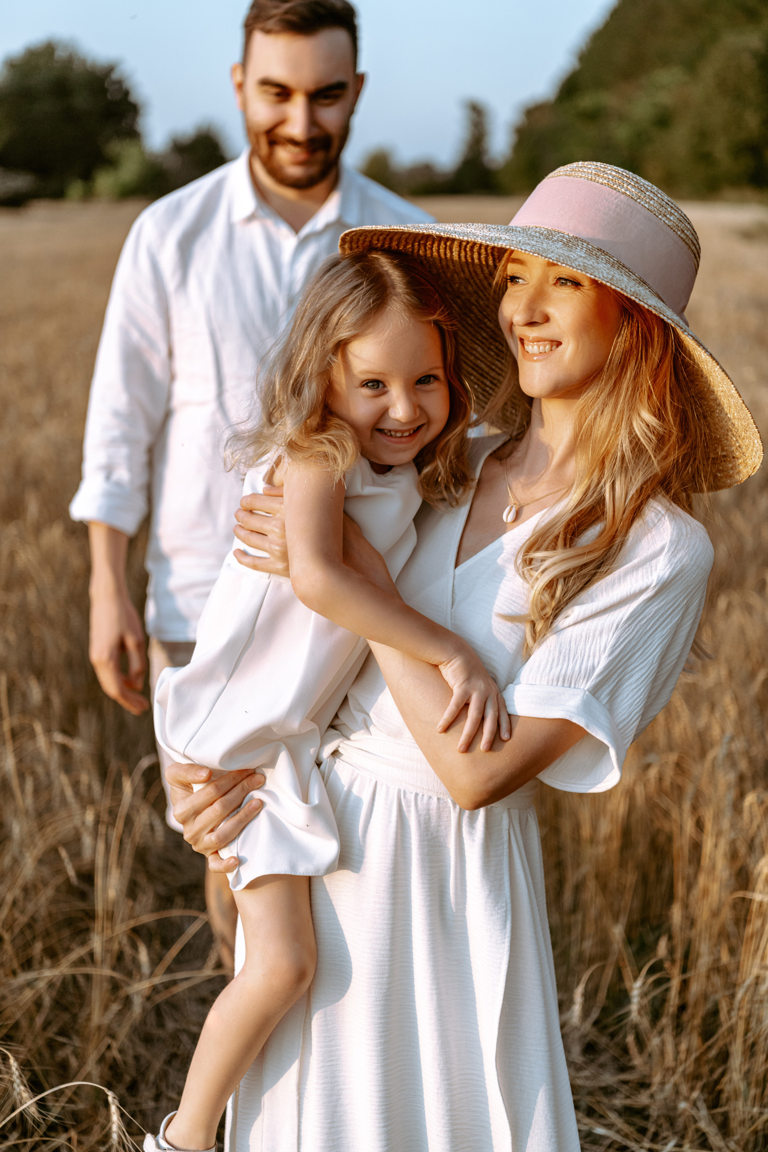 Семейная фотосессия в пшеничном поле. Свадебный и семейный фотограф в Уфе | Винс Константин | Фотопроекты
