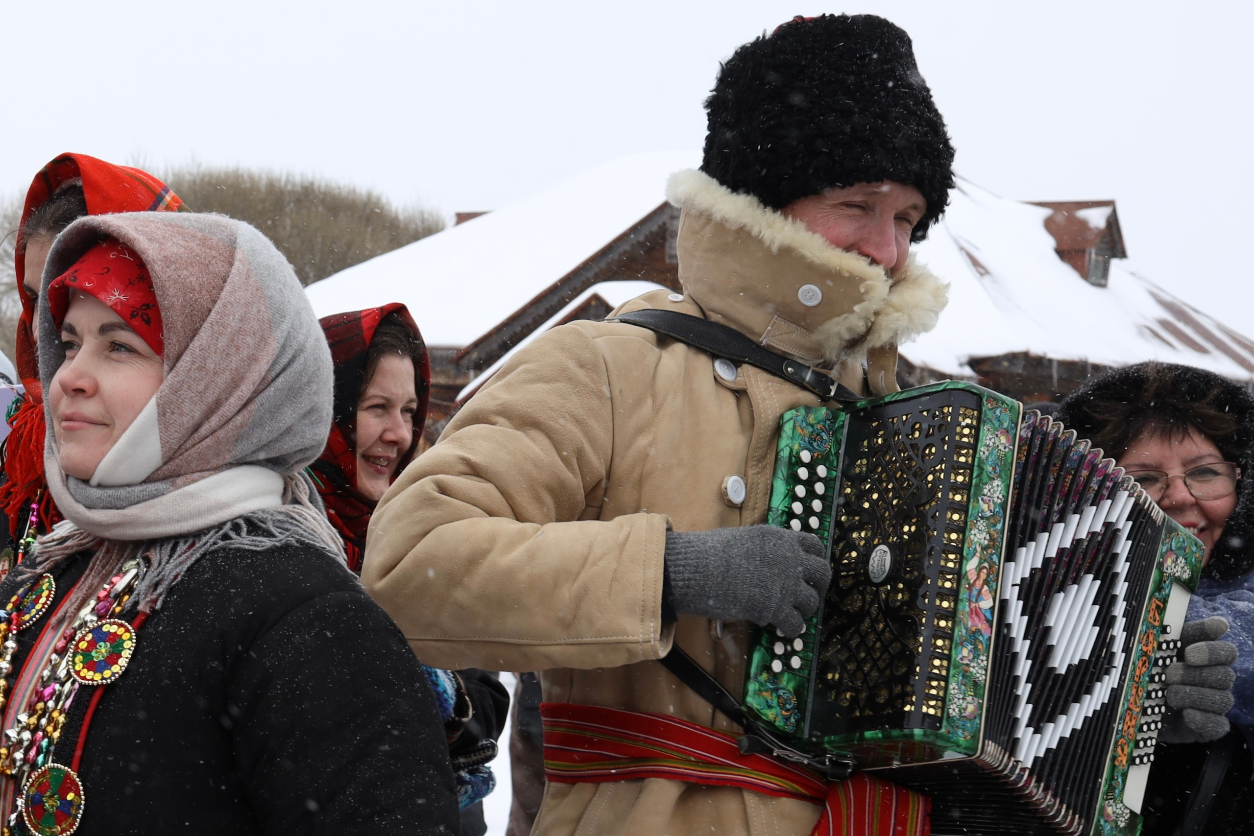Празднование Масленицы в Суздале в Музее деревянного зодчества. Репортажный и портретный фотограф в Москве Рина Серёгина