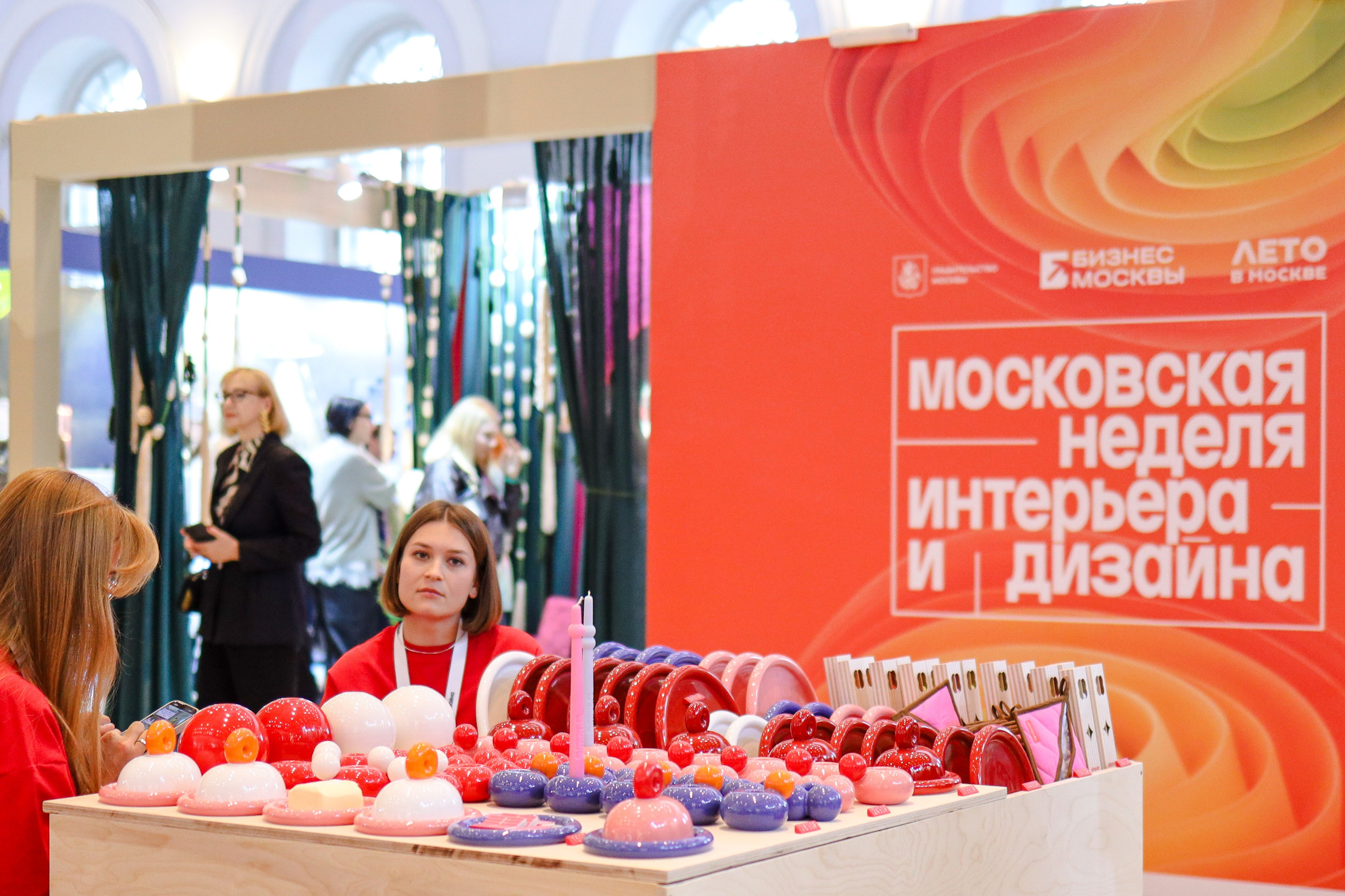 Фотографии с Театрального бульвара. Спектакль с Никитой Кологривым на Пушкинской набережной