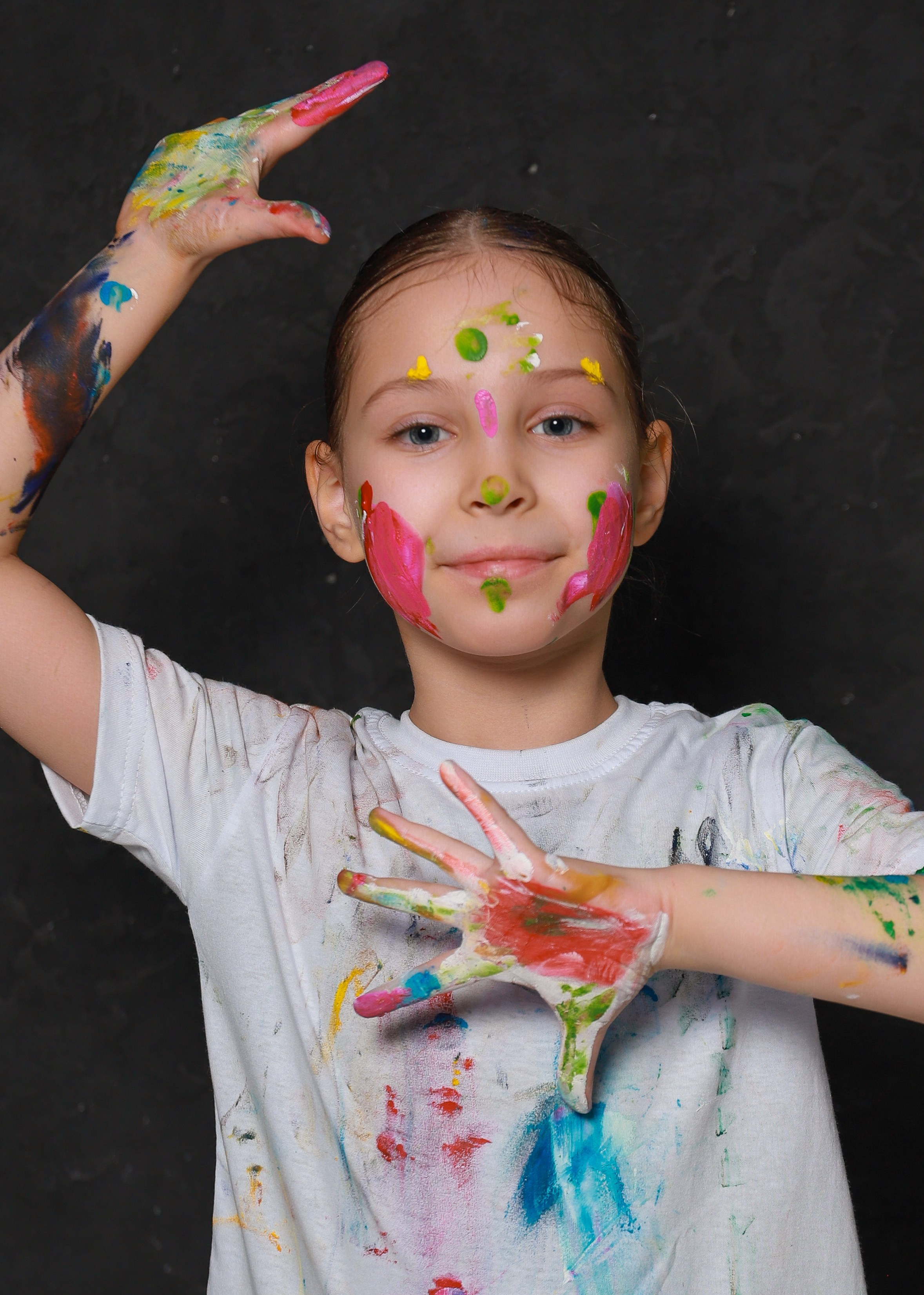 Младшие с красками. Фотограф Юлия Мальцева