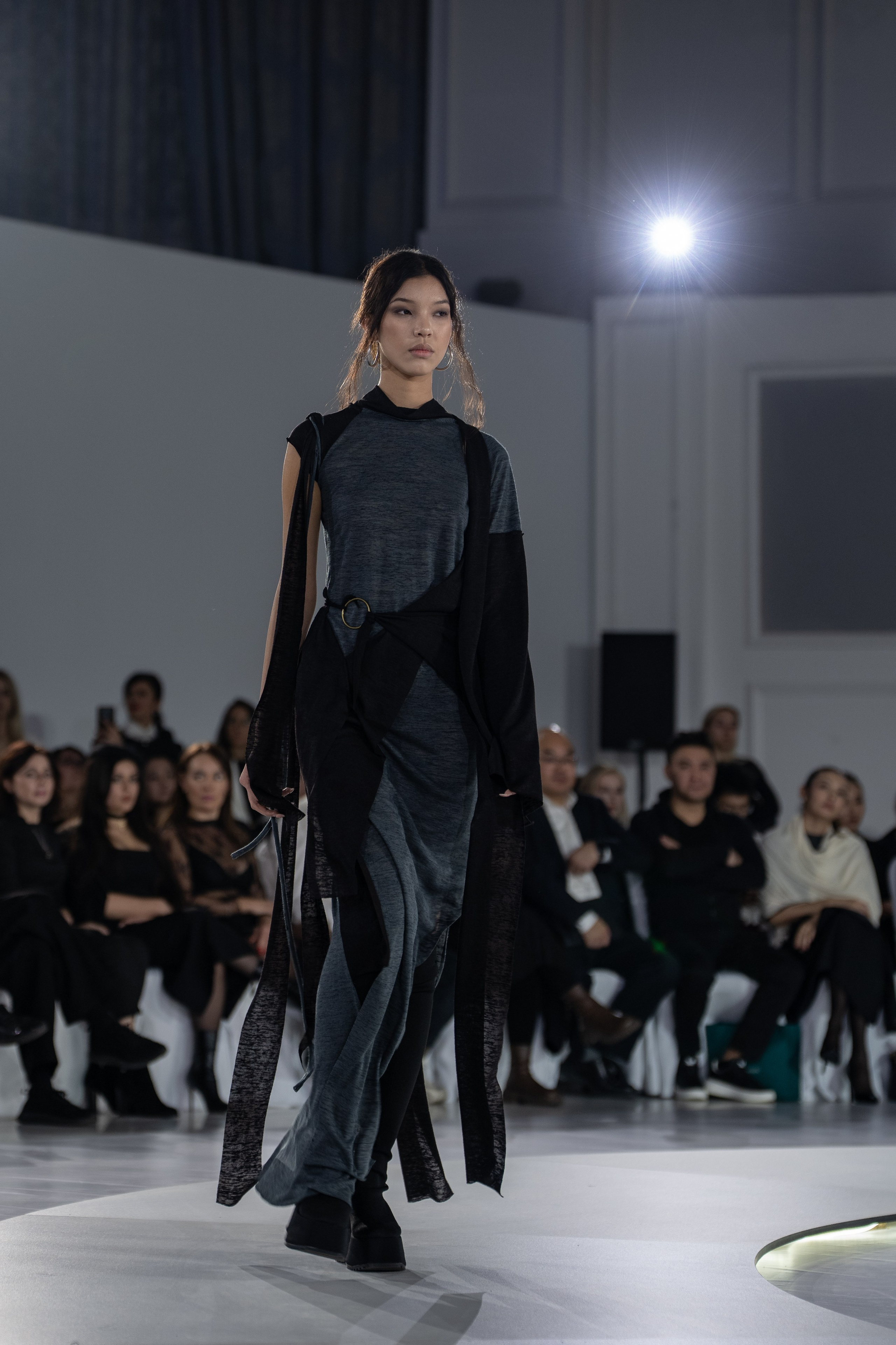 Design August. Сайт Алматинского НЮ АРТ, будуар и фэшн фотографа Дениса Карпенко