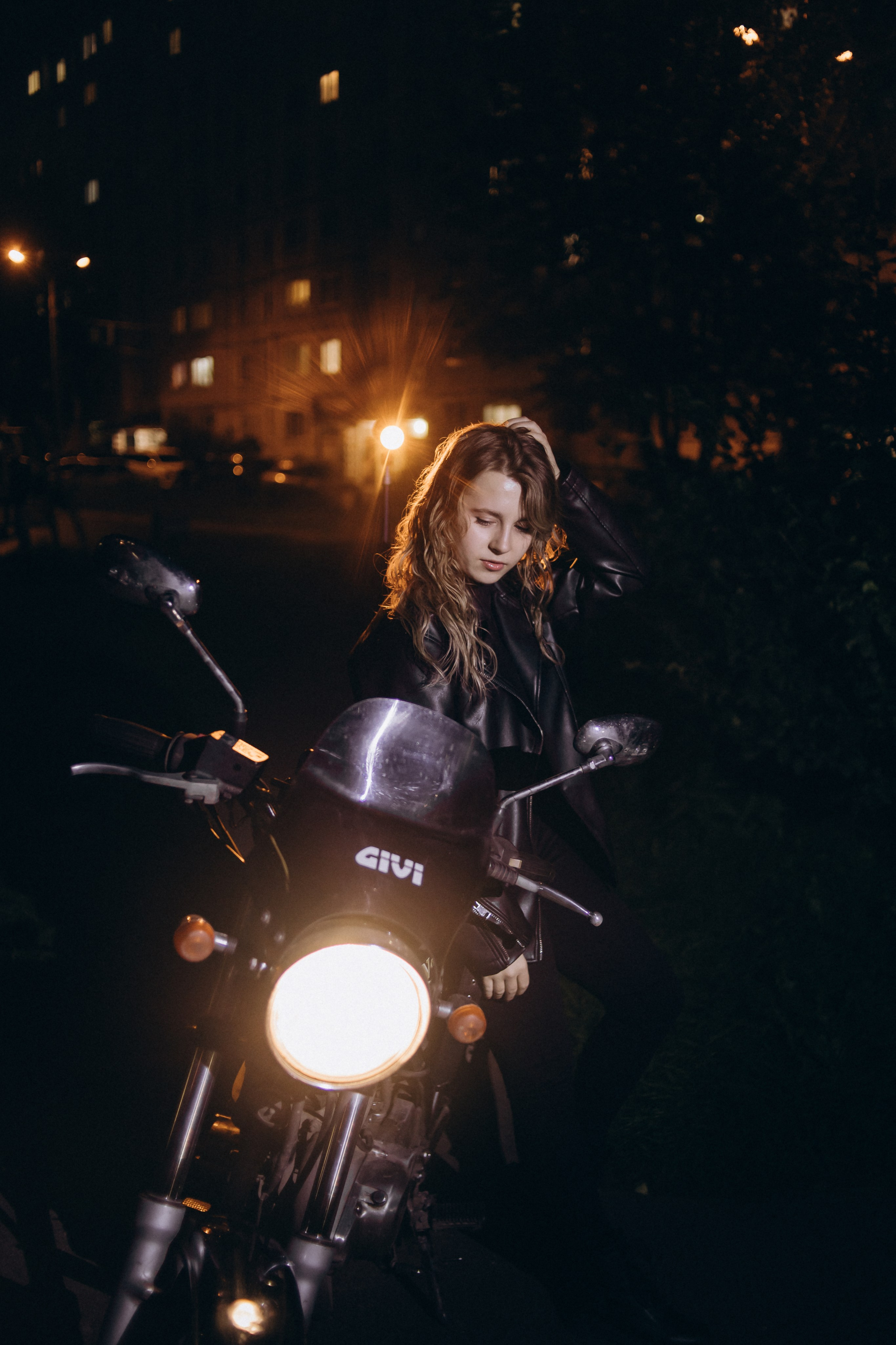 Ангелина и Даниил. Фото на мотоцикле. Фотограф Регина Крикунова г. Красноярск