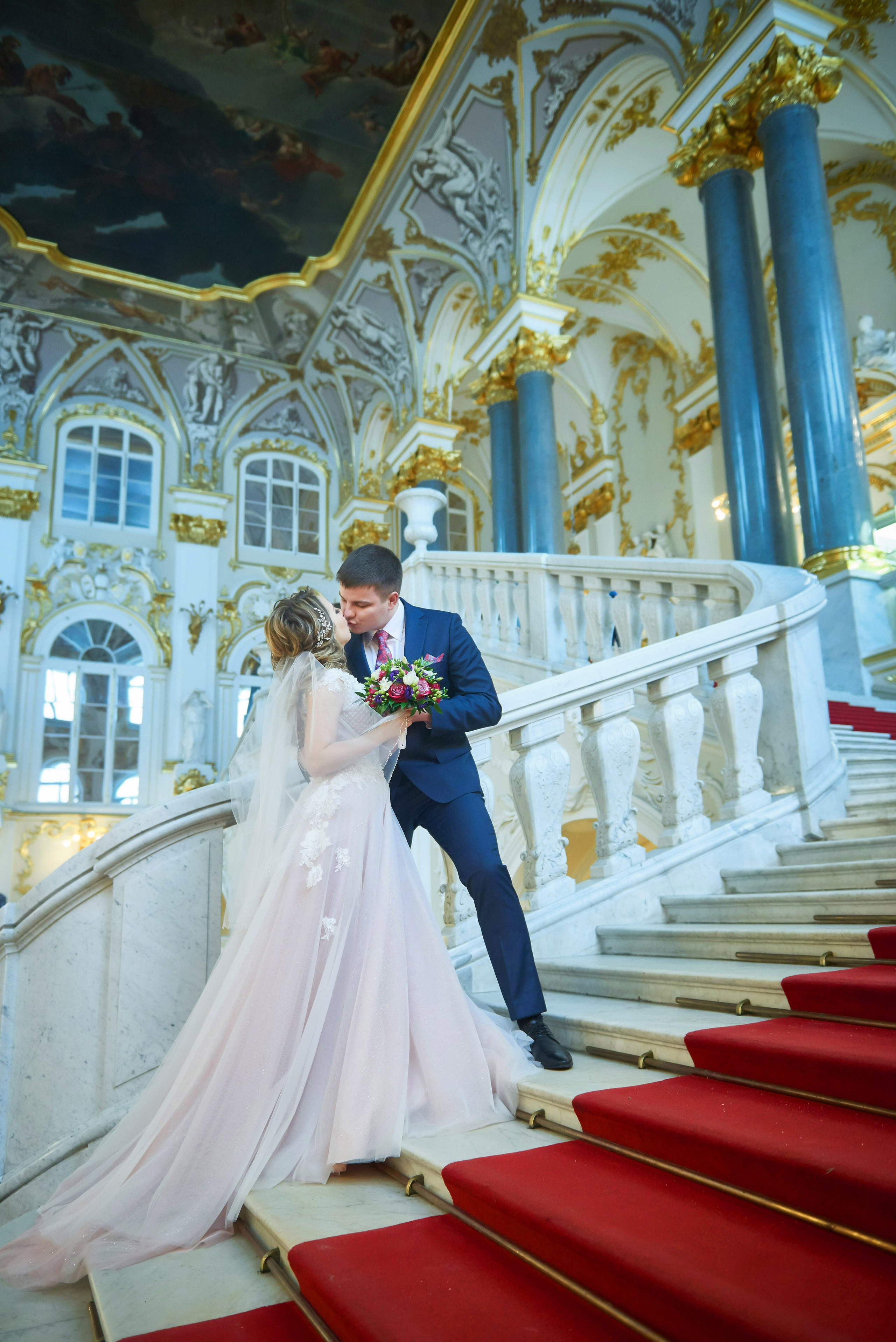 Елена и Иван (зимняя свадебная прогулка у Михайловского замка и фотосессия в Эрмитаже). Портретный, семейный и свадебный фотограф в Санкт-Петербурге и в Пушкине Ширяев Денис