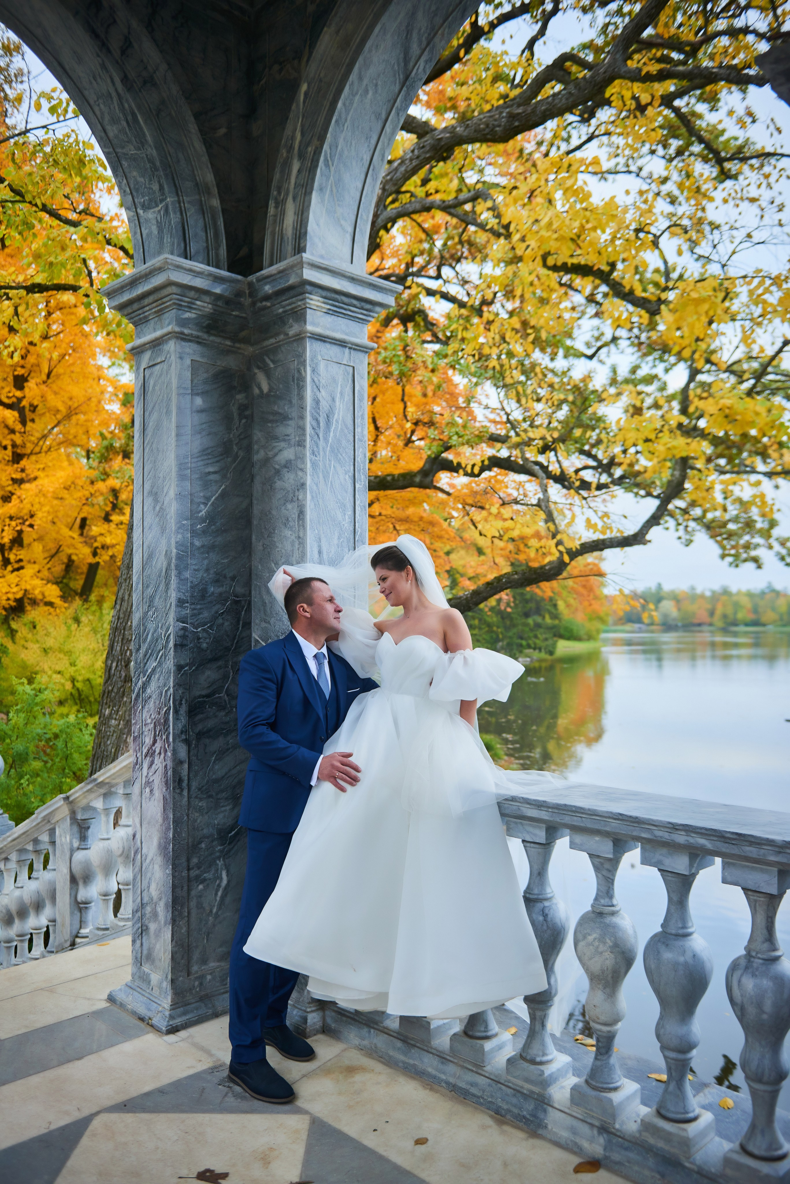 Осенняя свадебная прогулка в Екатерининском парке в Пушкине. Портретный, семейный и свадебный фотограф в Санкт-Петербурге и в Пушкине Ширяев Денис