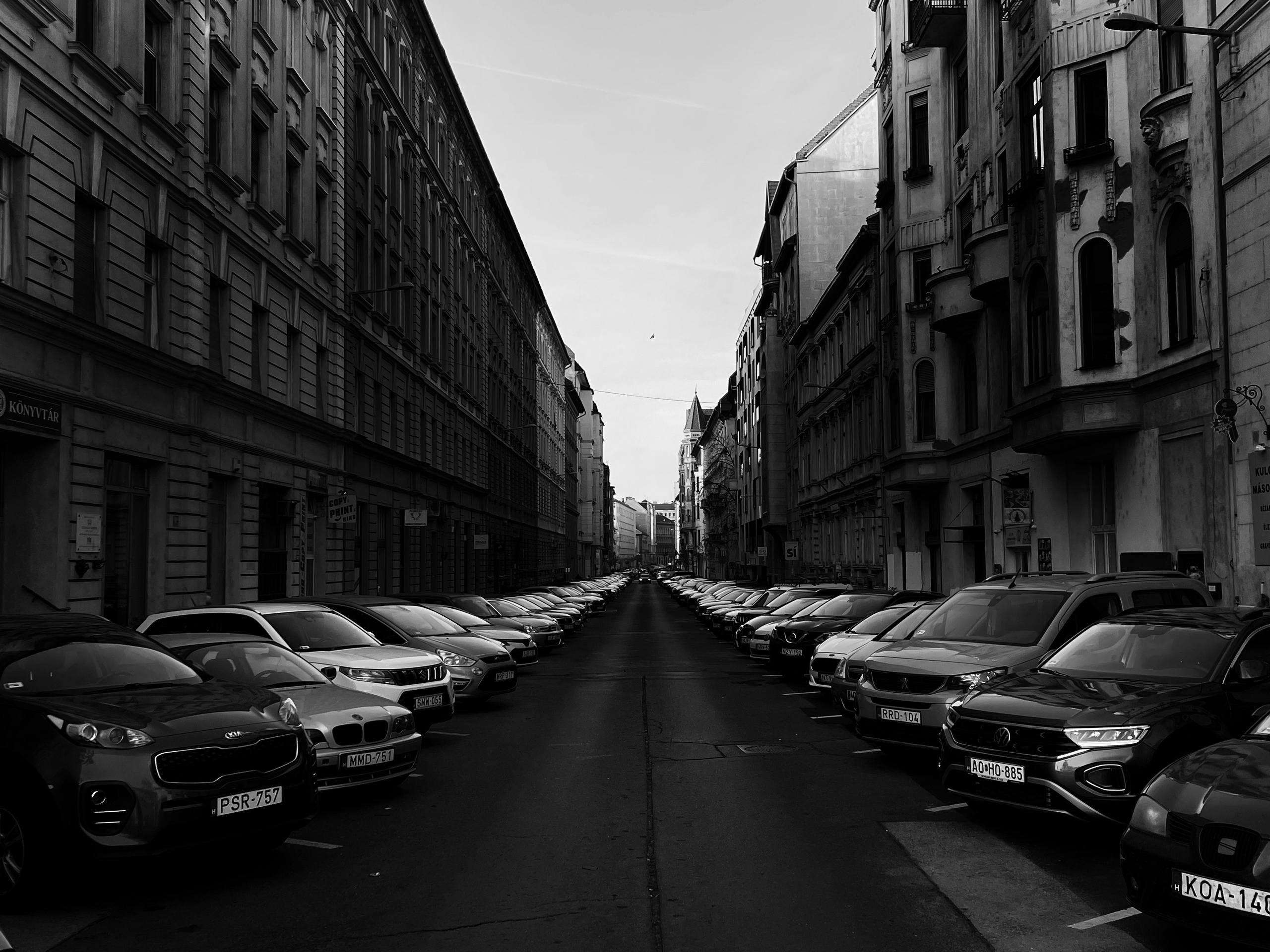 STREET PHOTOGRAPHY. Photographer in Budapest  — Yura Knyazev