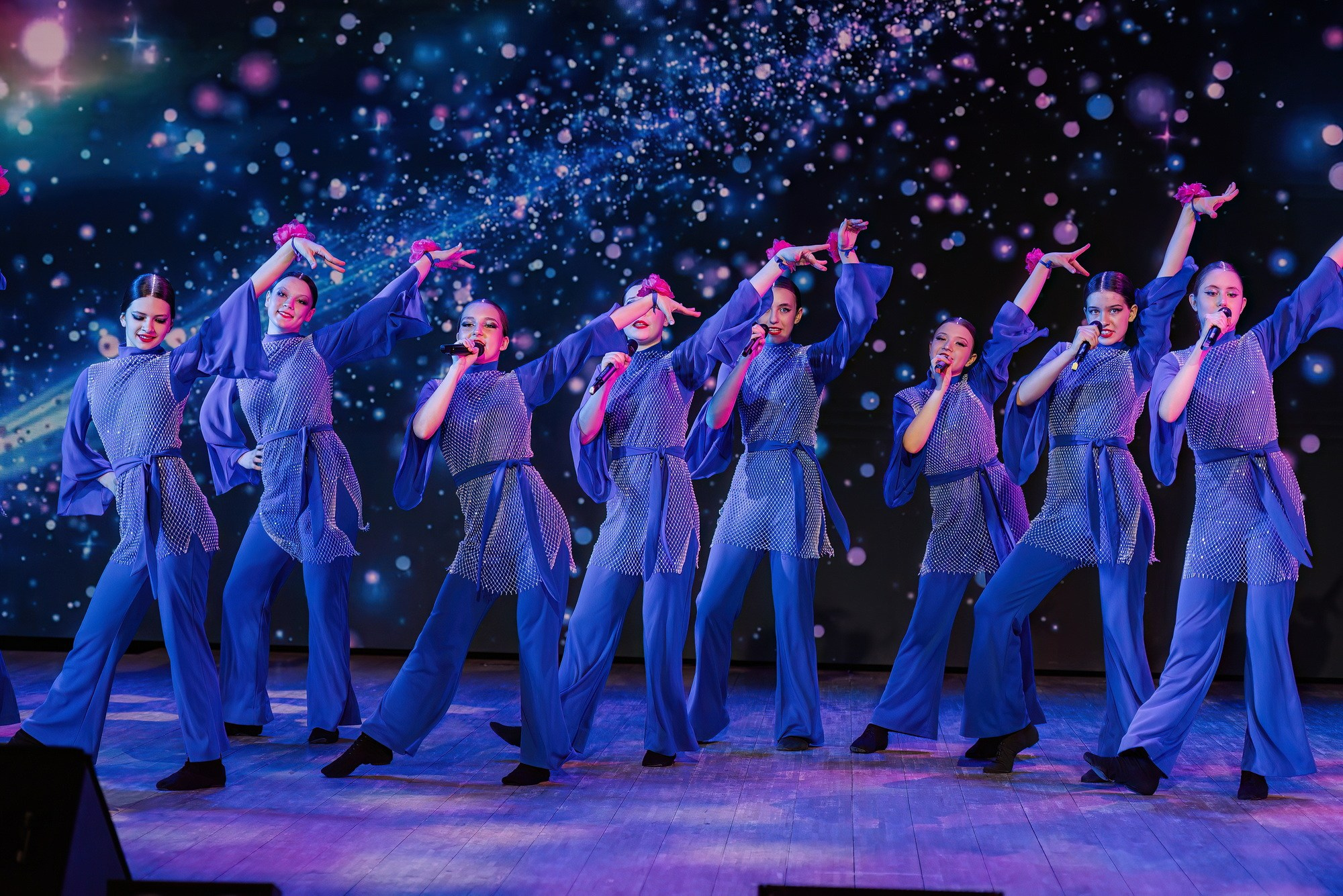 Отчетный концерт Образцового коллектива Алтая театра эстрадной песни «Созвездие». Свадебный и репортажный фотограф Никита Сницарев в Барнауле