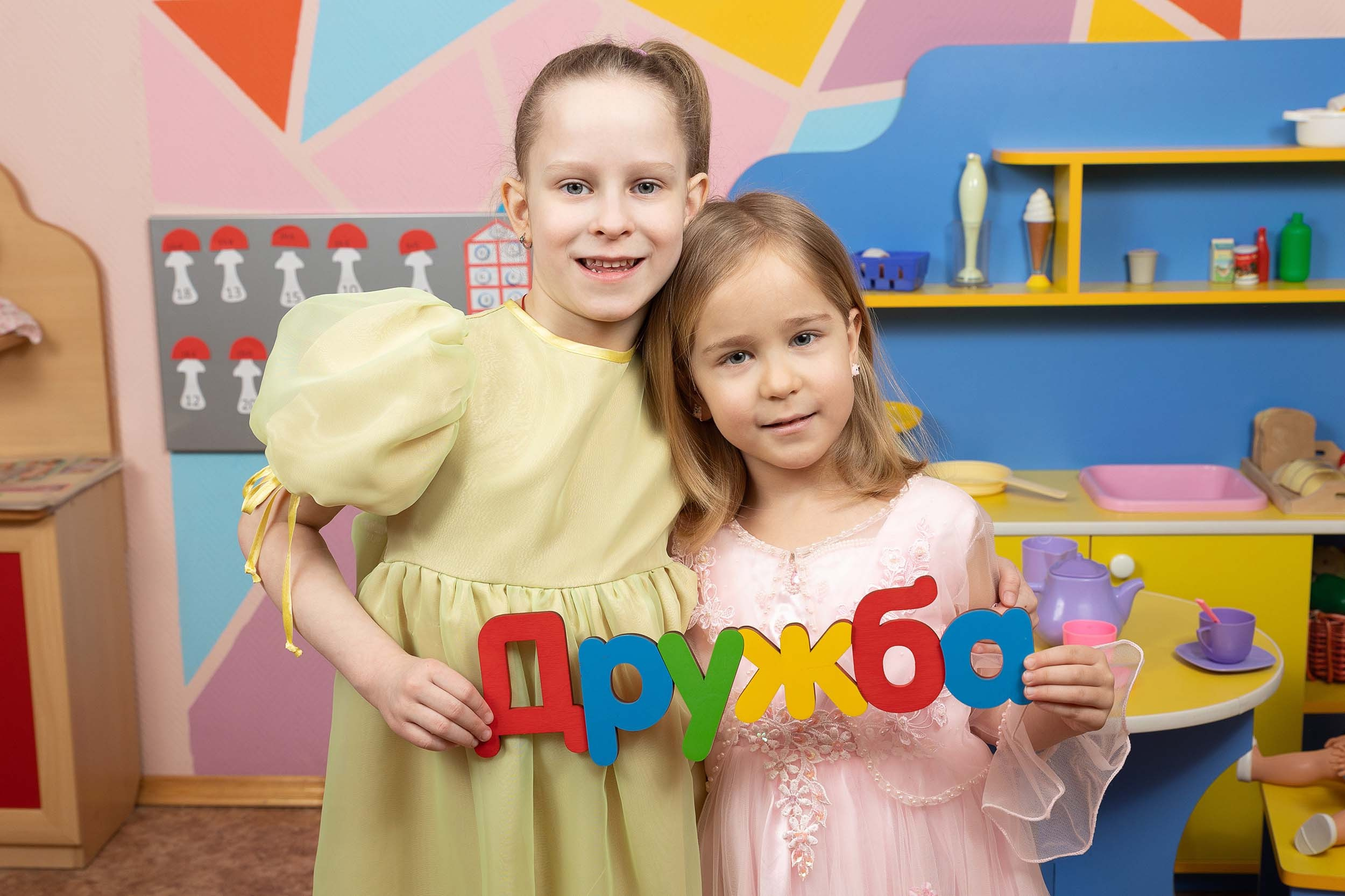 Групповые фотографии, фото с лучшим другом. Школьный и детсадовский фотограф Москва. Детский фотограф
