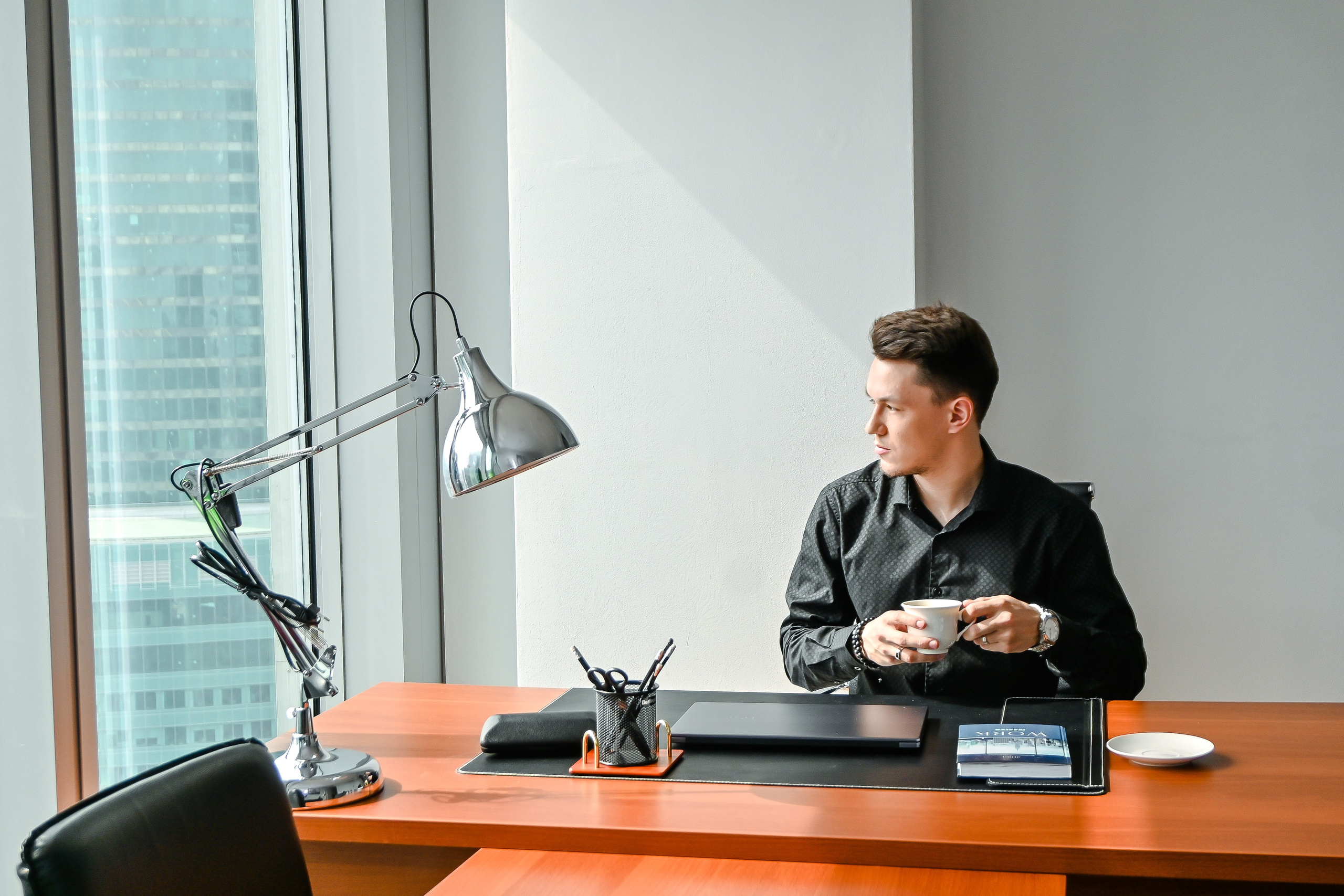 ДЕЛОВАЯ В СИТИ ОФИС. Фотограф для бизнесконтента, репортажей и семейного альбома в Москве