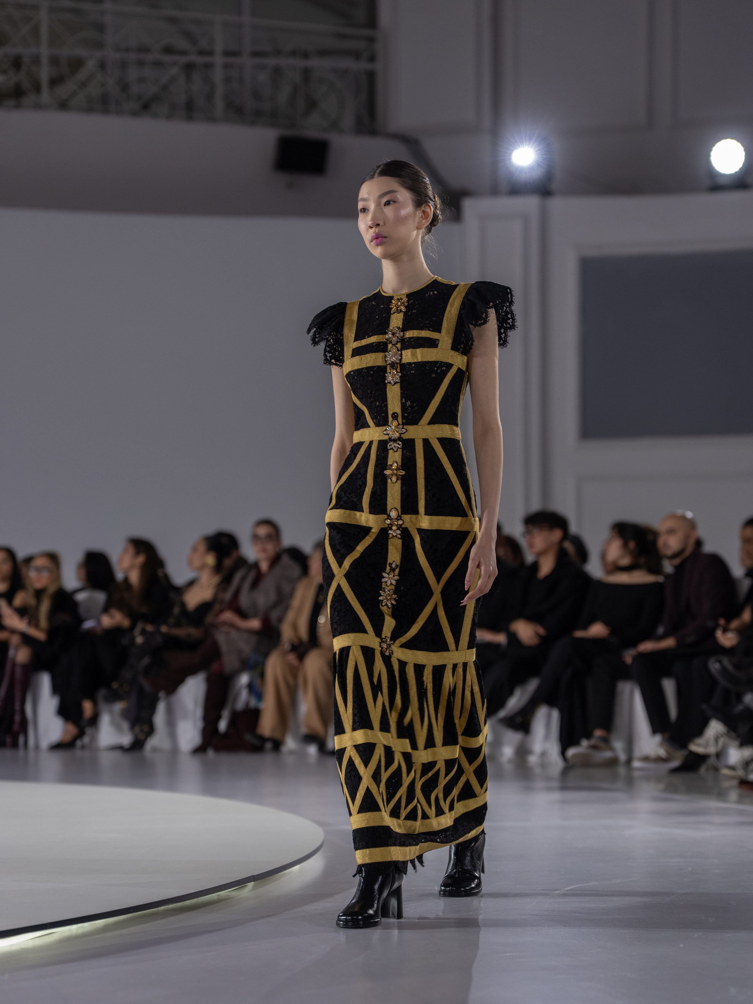 Дизайнер Stas Lopatkin. Сайт Алматинского НЮ АРТ, будуар и фэшн фотографа Дениса Карпенко