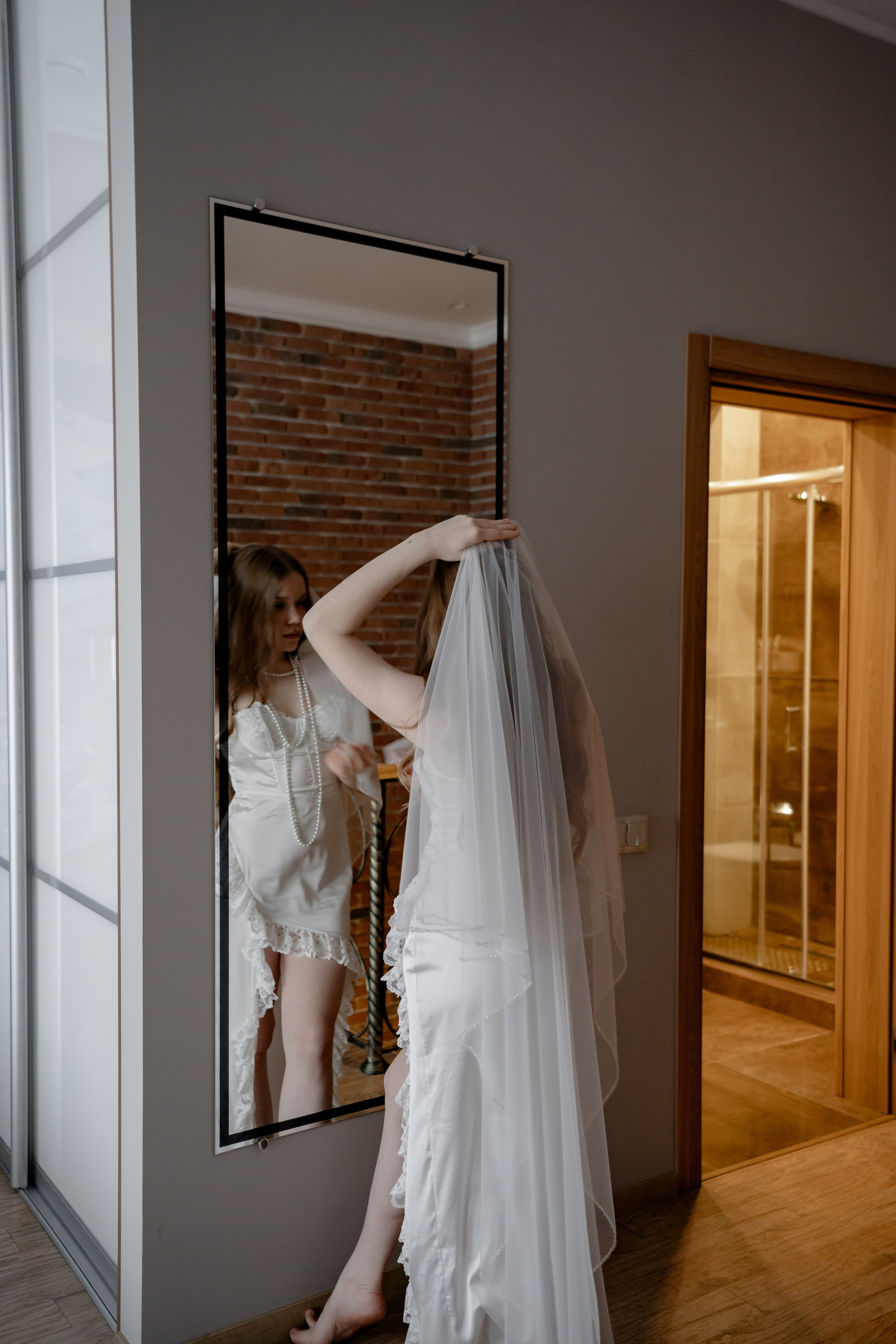 СВАДЕБНАЯ СЬЕМКА СБОРОВ В ОТЕЛЕ И ВЫЕЗД НА ЦЕРЕМОНИЮ (СНЯТО В СИБИРЕ В НИЖНЕВАРТОВСКЕ). Профессиональный фотограф, Санкт-Петербург — Виктория Богомолова