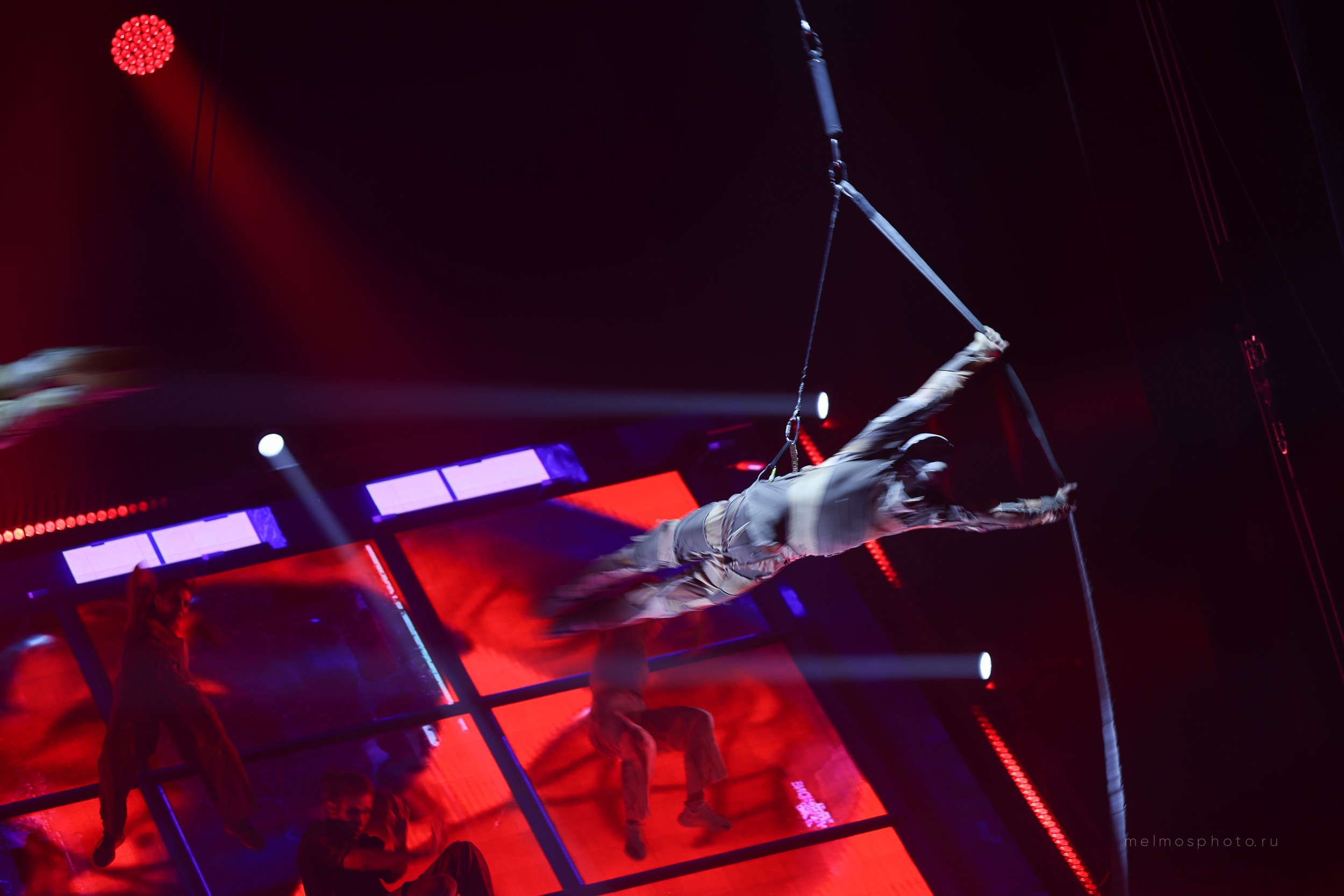 АНТИГРАВИТАЦИЯ. Репортажный, архитектурный, театральный и файн-арт фотограф Лена Мельникова в Москве