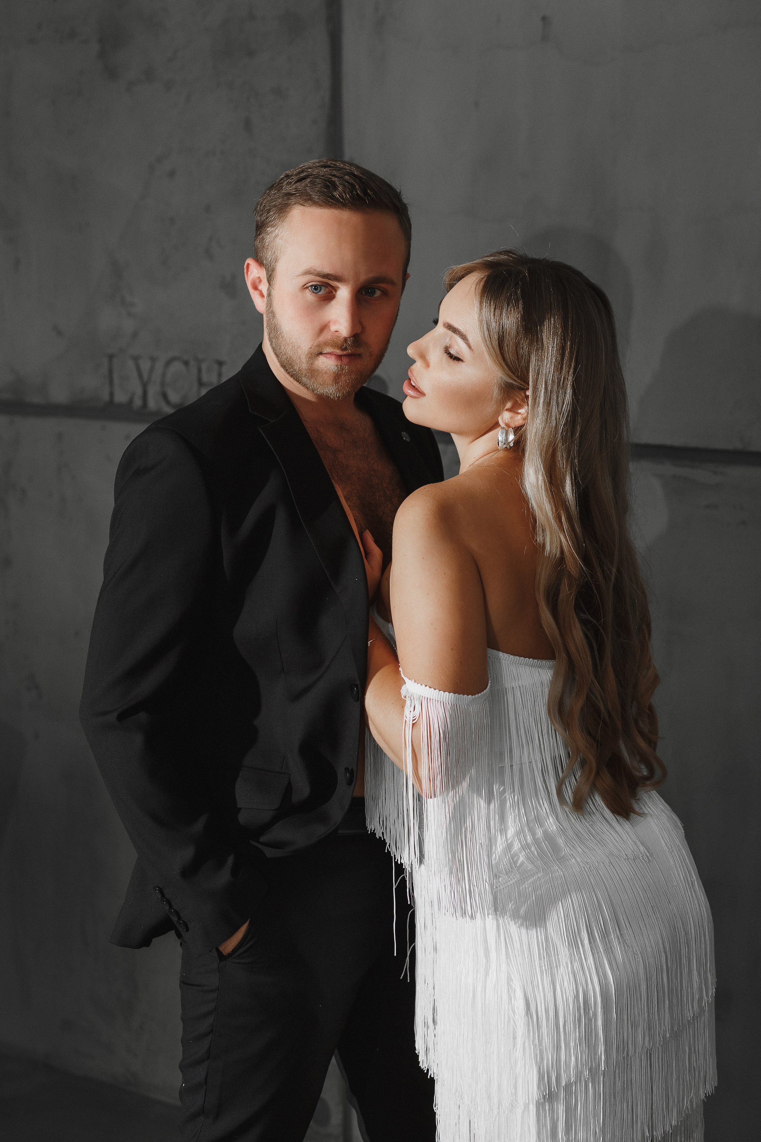 Любовь в объективе: Олег и Настя в фотостудии Таганрога. Свадебный и семейный фотограф в Таганроге Бакарюк Антон