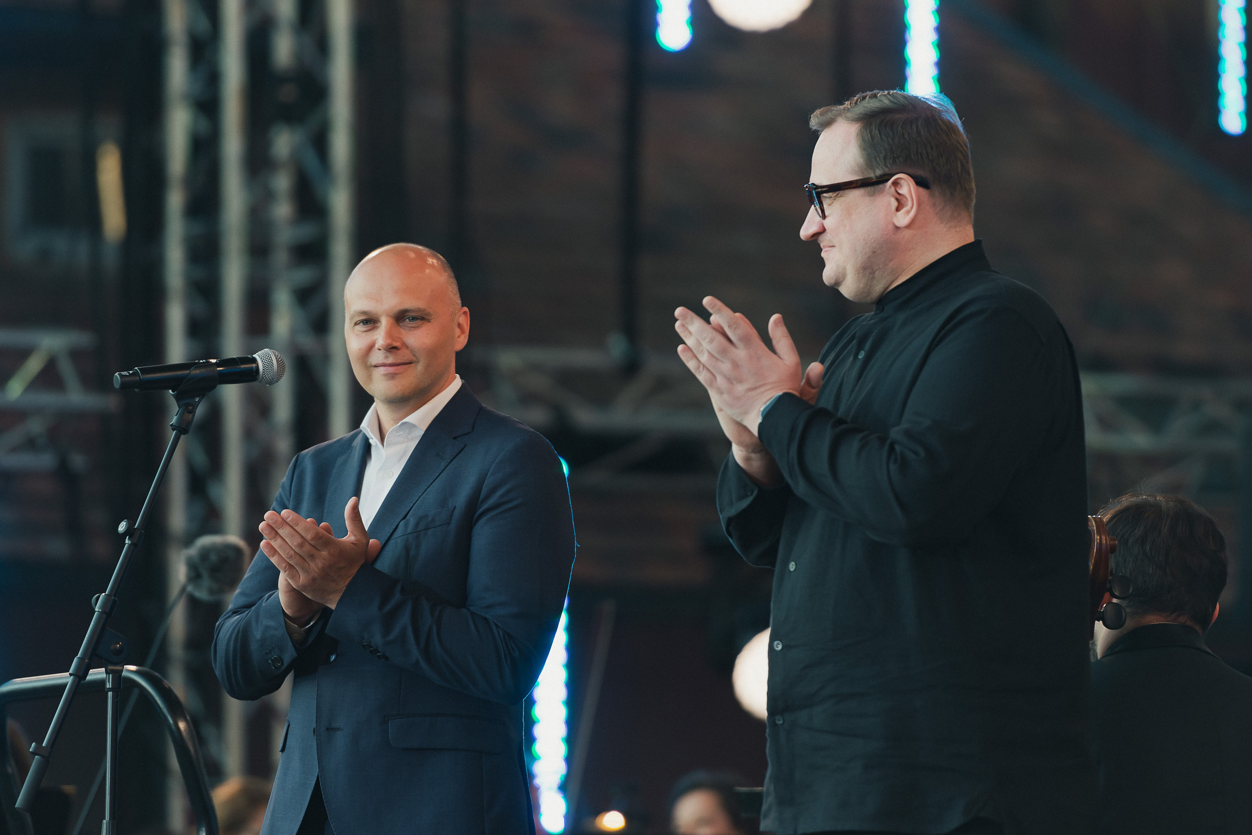 •Концерты. Фотограф Ксения Шевкопляс. г. Калининград. Кинематографический стиль — эстетика и истории, рассказанные через объектив