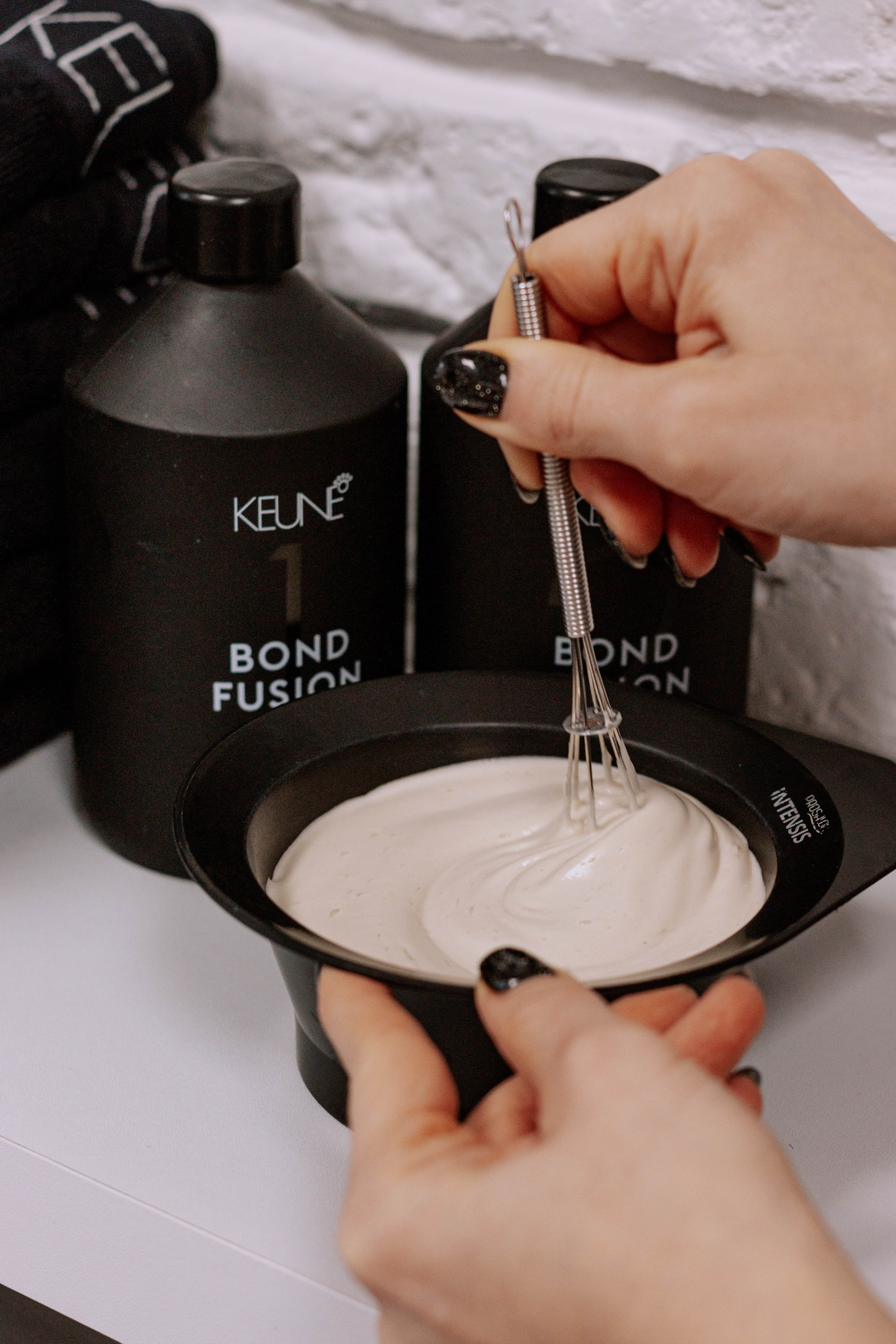 Настя- стилист по волосам. Бережно сохраняю ваши чувства и истории на своих фотографиях