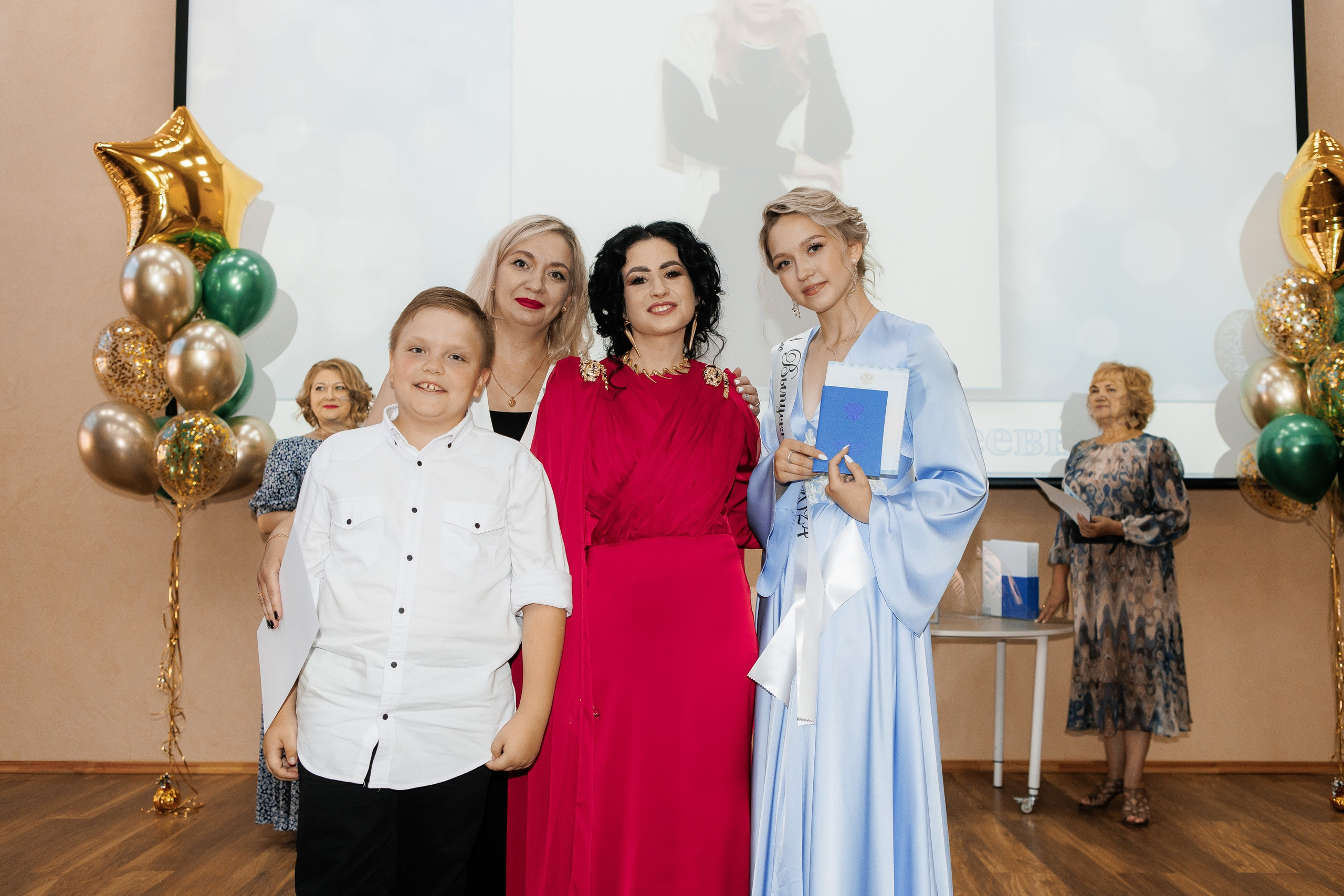 Выпускной Гимназия 12 2024 г. Свадебный и портретный Фотограф в Липецке Дмитрий Котюков