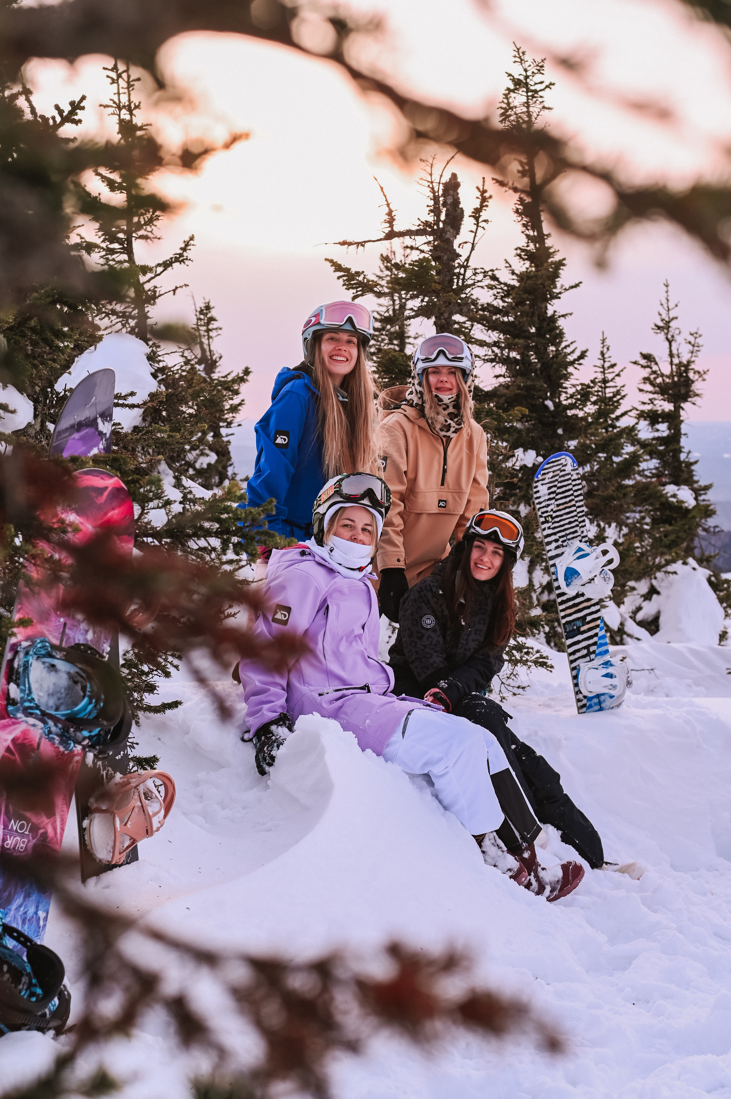 Группа девушек в Шерегеше