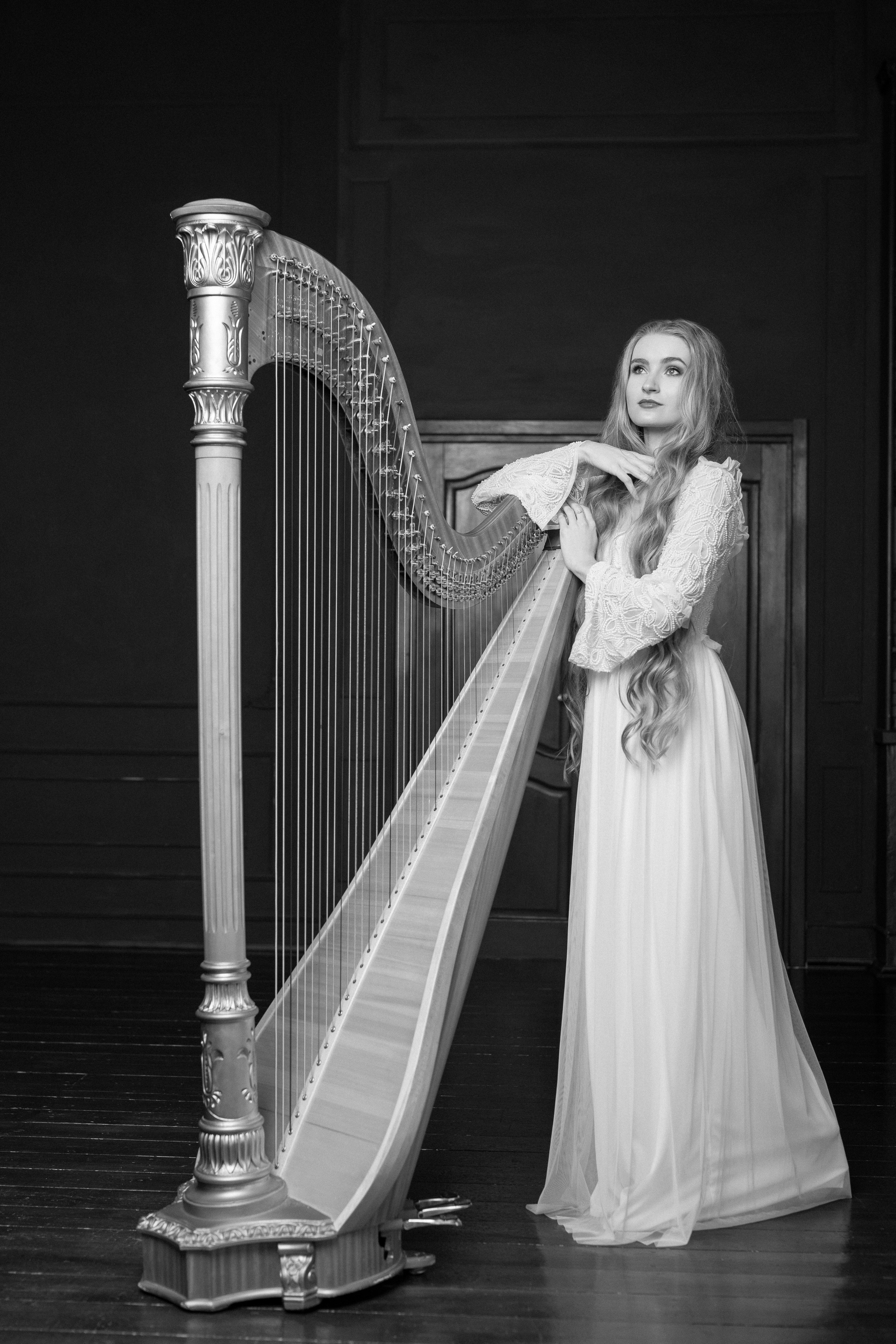 Harp girl. Portrait photographer in Minsk Slava Potalakh