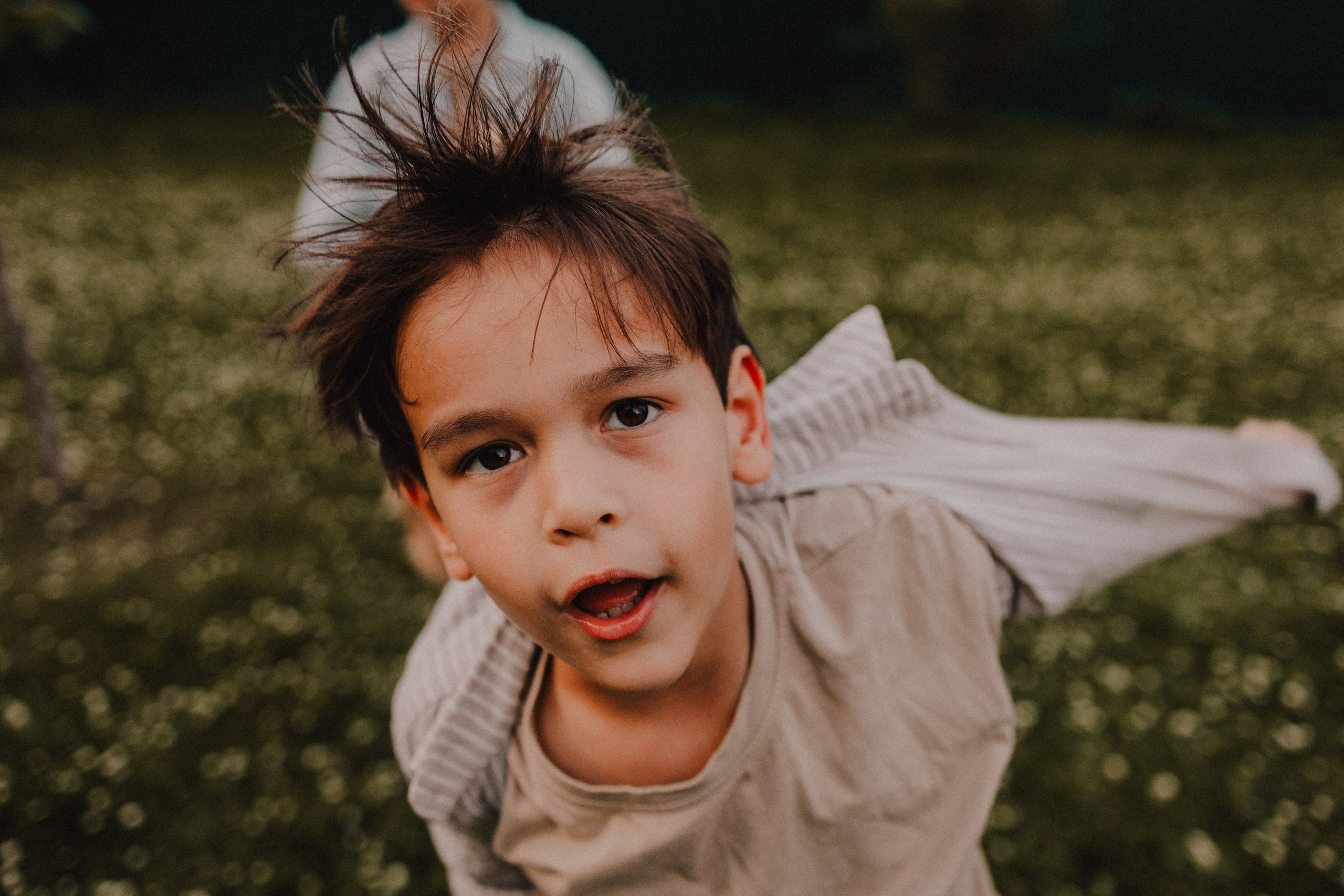 На лужайке. Семейный фотограф Москва