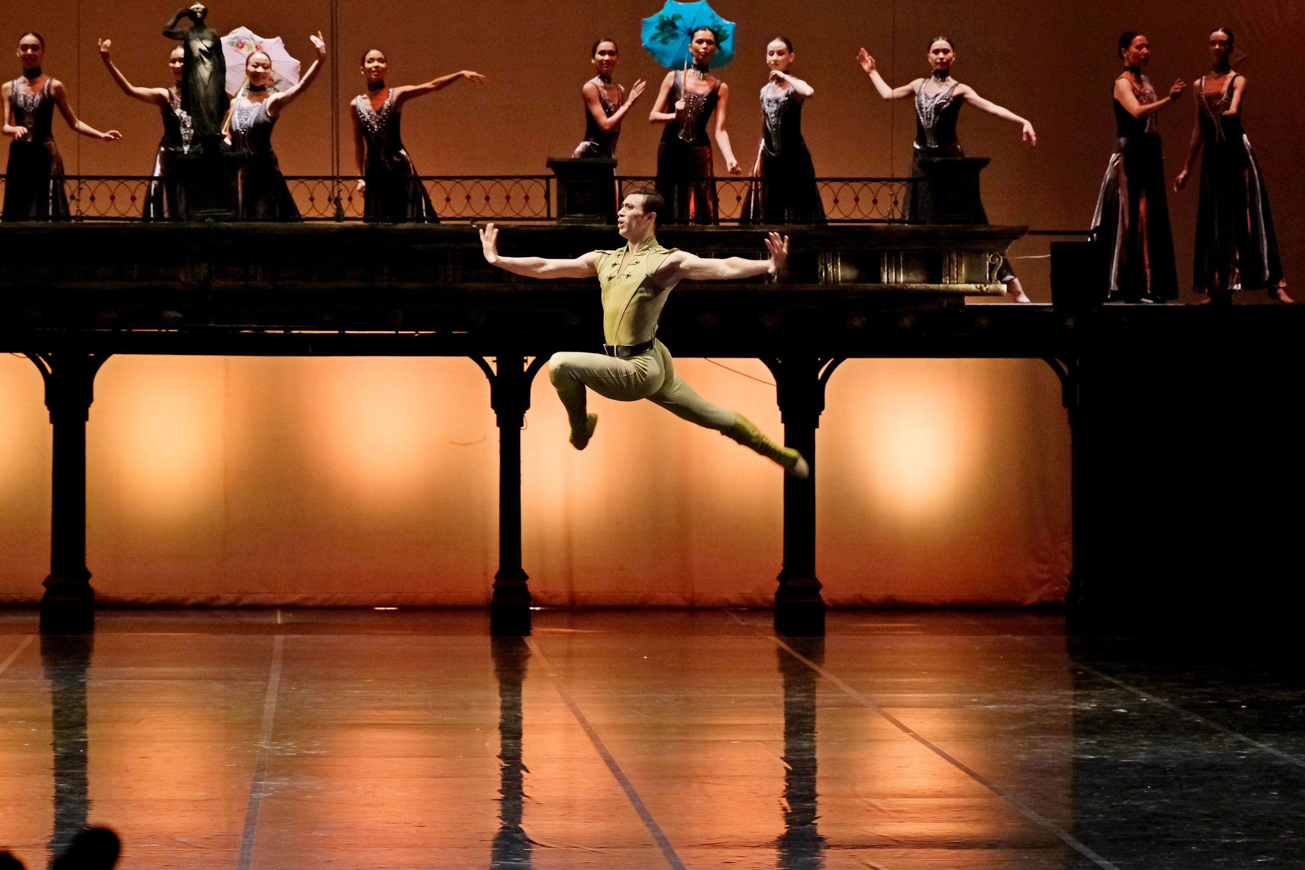 28.04.2024 Анна Каренина КНАТОБ им.Абая, Алматы, Казахстан Вронский-Азамат Аскаров Балет Бориса Эйфмана в двух актах по роману Л. Н.Толстого на музыку П. И. Чайковского Постановочная команда: Хореография, либретто и постановка – БОРИС ЭЙФМАН, народный артист России, лауреат Государственных премий России Декорации – Зиновий Марголин Костюмы – Вячеслав Окунев, народный художник России, лауреат Государственных премий Свет - Глеб Фильштинский Ассистенты хореографа – Ольга Калмыкова, Олег Парадник. Художественный руководитель балетной труппы – Гульжан Туткибаева, народная артистка РК