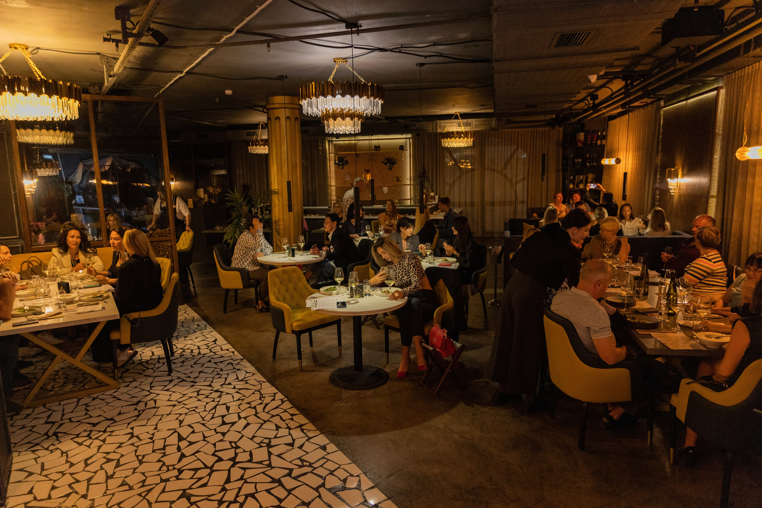 Дигустация вина от магазина Дилан в ресторане Кантина. Выпускные альбомы во Владивостоке