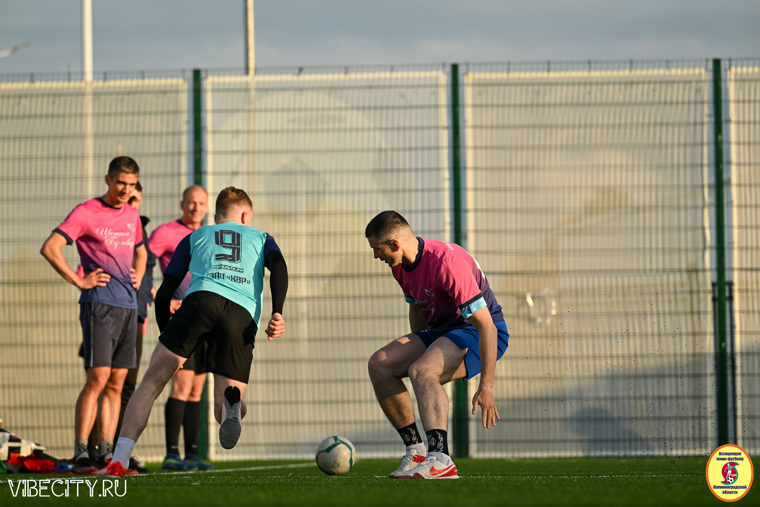 ИГРЫ МИНИ-ФУТБОЛЬНОЙ И КОРПОРАТИВНОЙ ЛИГИ. VIBECITY.RU Вайб Сити Ру Фоторепортажи Фотоотчеты Калининград