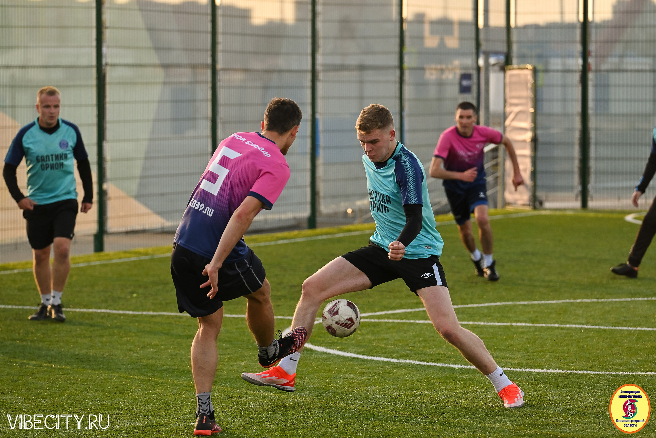 ИГРЫ МИНИ-ФУТБОЛЬНОЙ И КОРПОРАТИВНОЙ ЛИГИ. VIBECITY.RU Вайб Сити Ру Фоторепортажи Фотоотчеты Калининград
