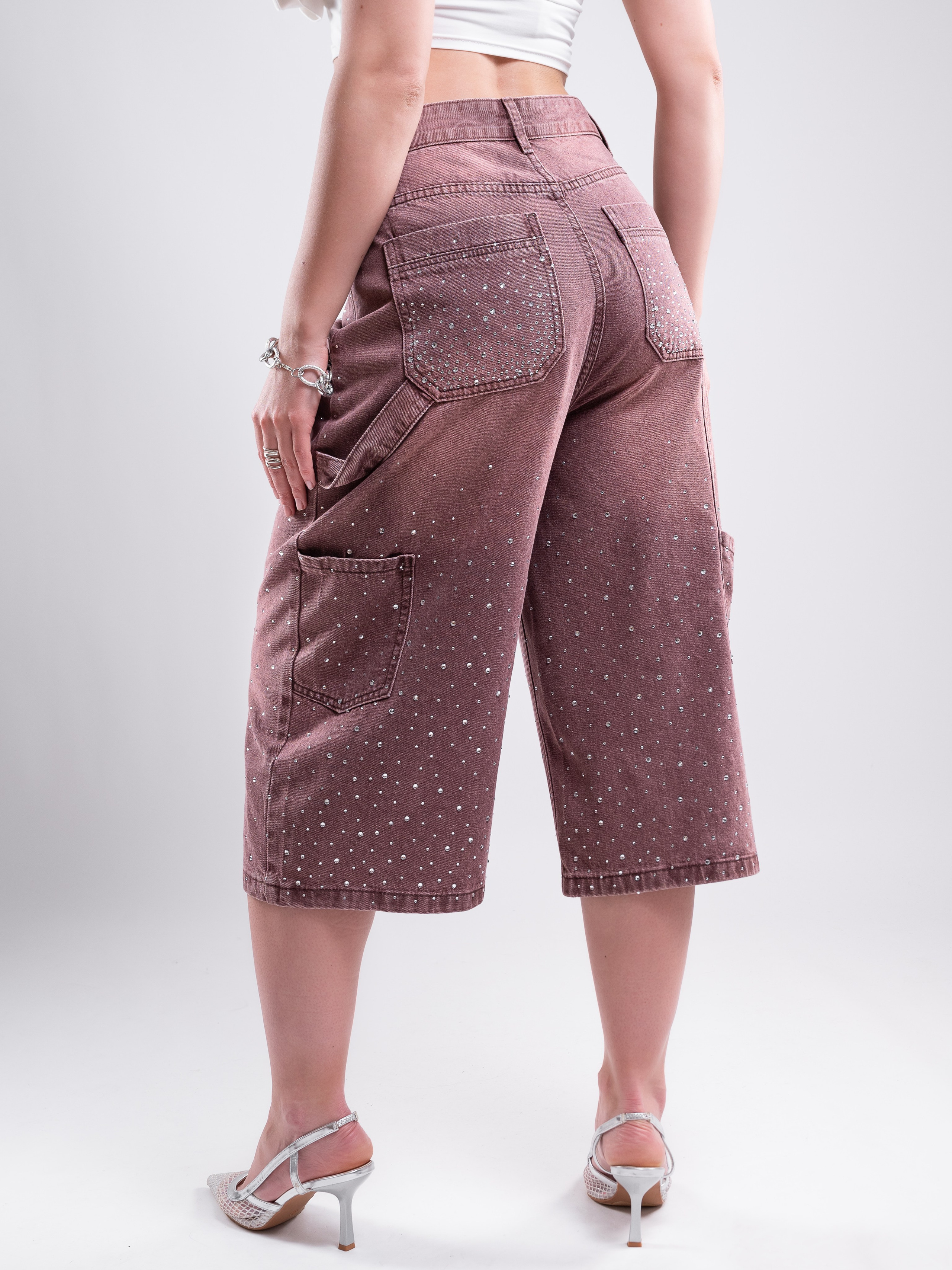 Джинсовые бриджи. Предметный фотограф, фото для маркетплейсов Пятигорск, КМВ