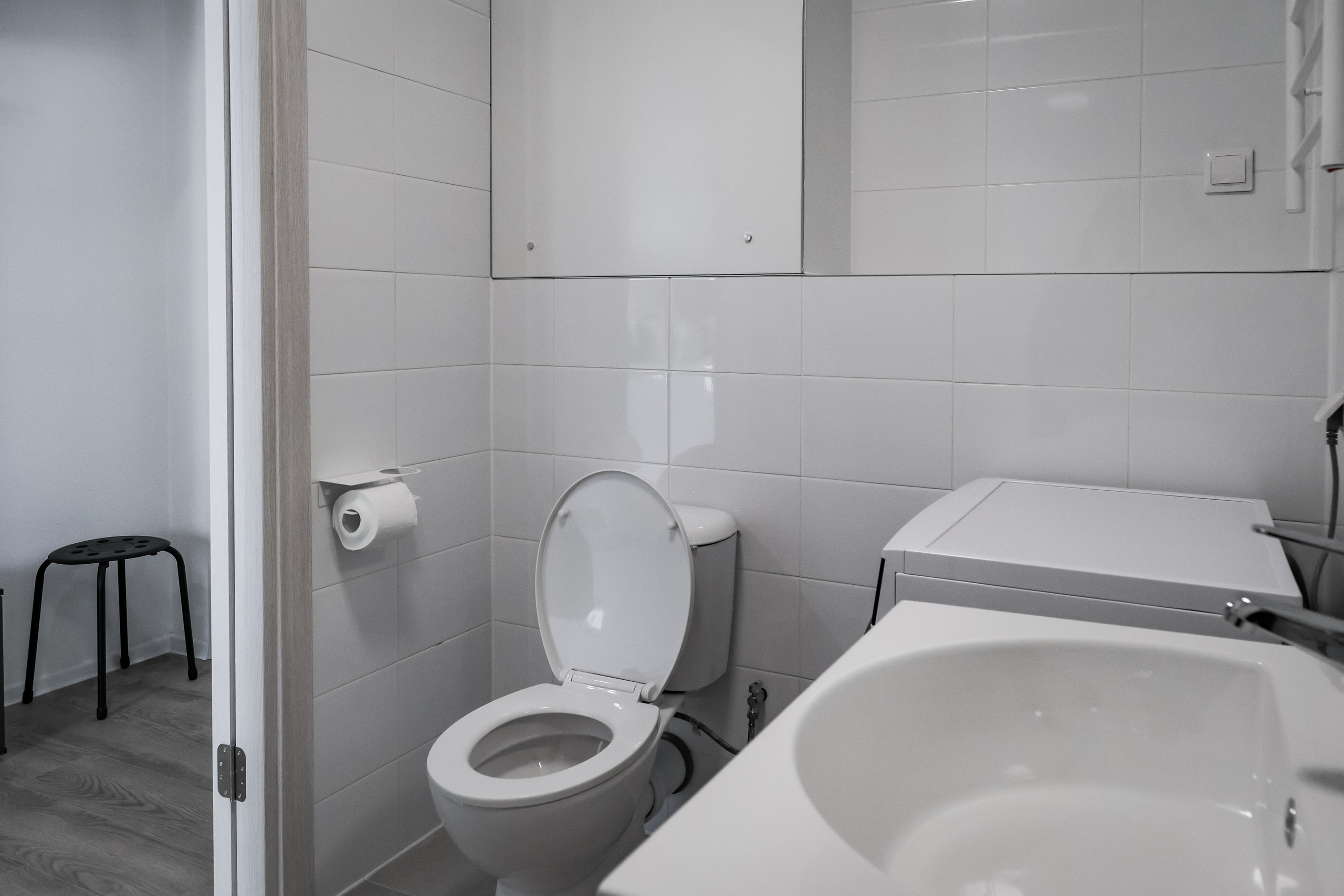 APARTMENT COMPLEX INTERIOR. Mixturecaptures