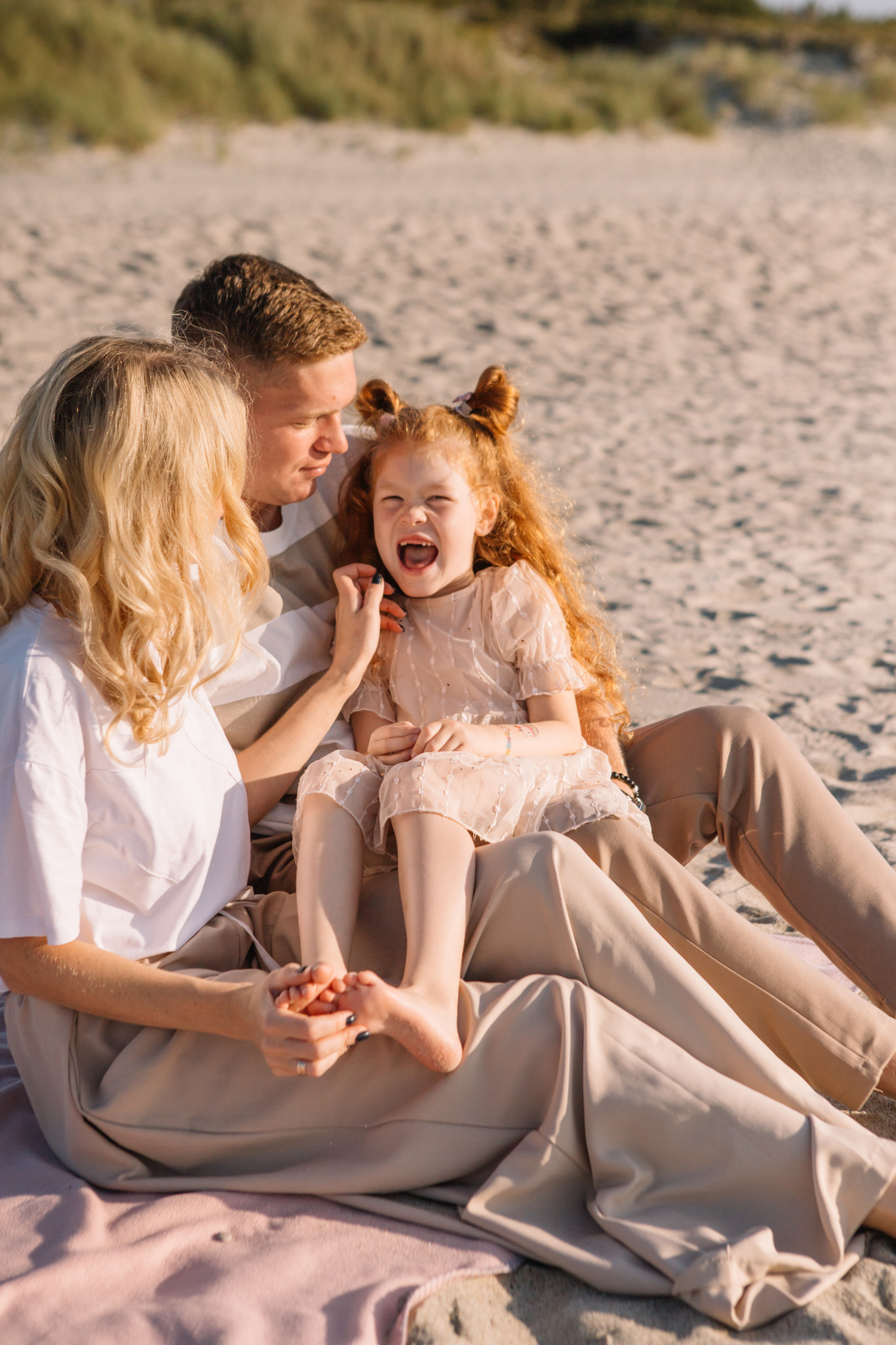 Алексей и Наталья. Семейная фотосессия на море. Семейный фотограф в Калининграде Анастасия Юрина