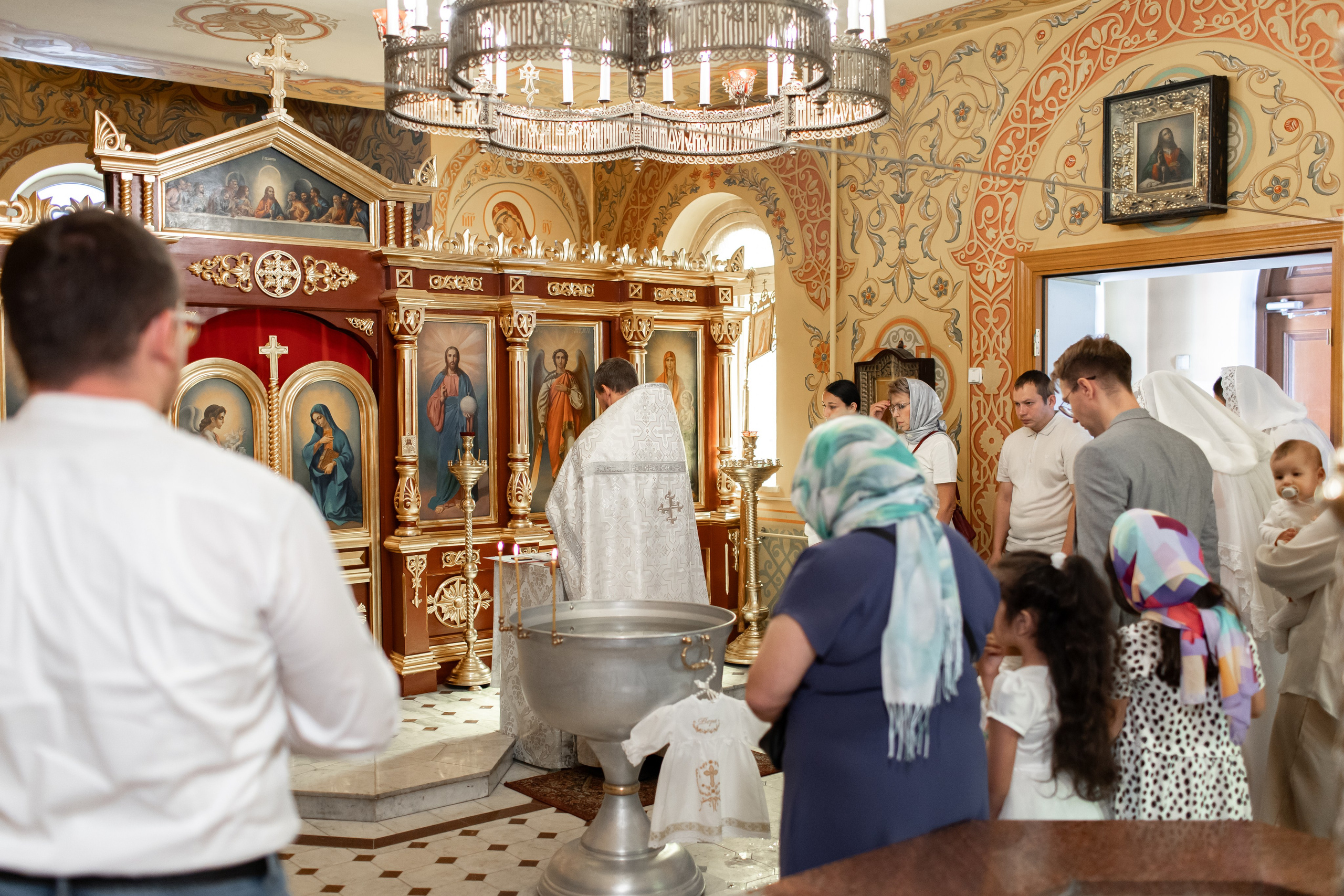 Крещение в Храме Воздвижения Креста Господня в Алтуфьеве. Профессиональный фотограф в Москве и Мо Мария Шантарёва
