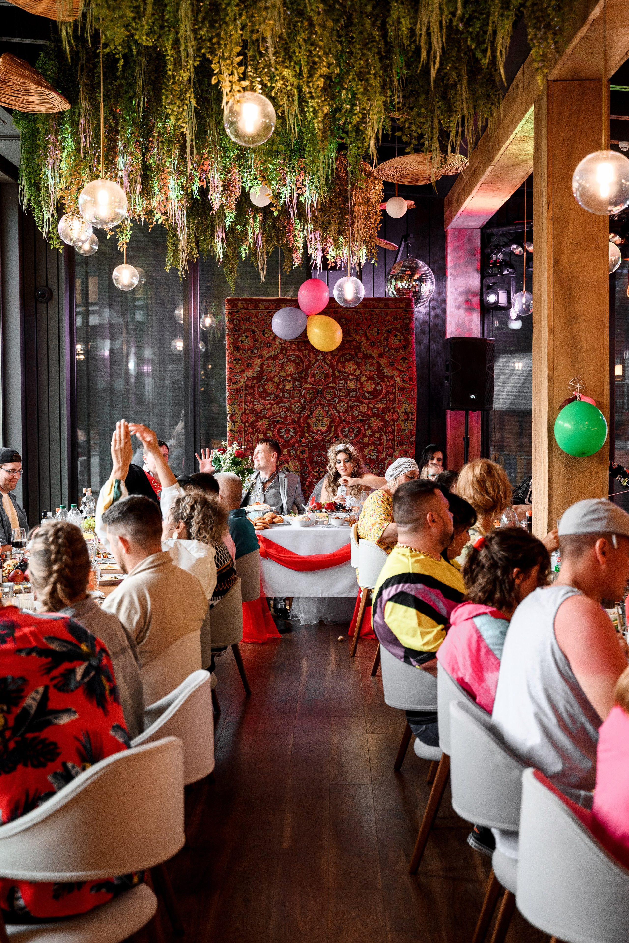 Свадьба в стиле 90-х в Сочи — стиль и атмосфера того времени на вашем торжестве