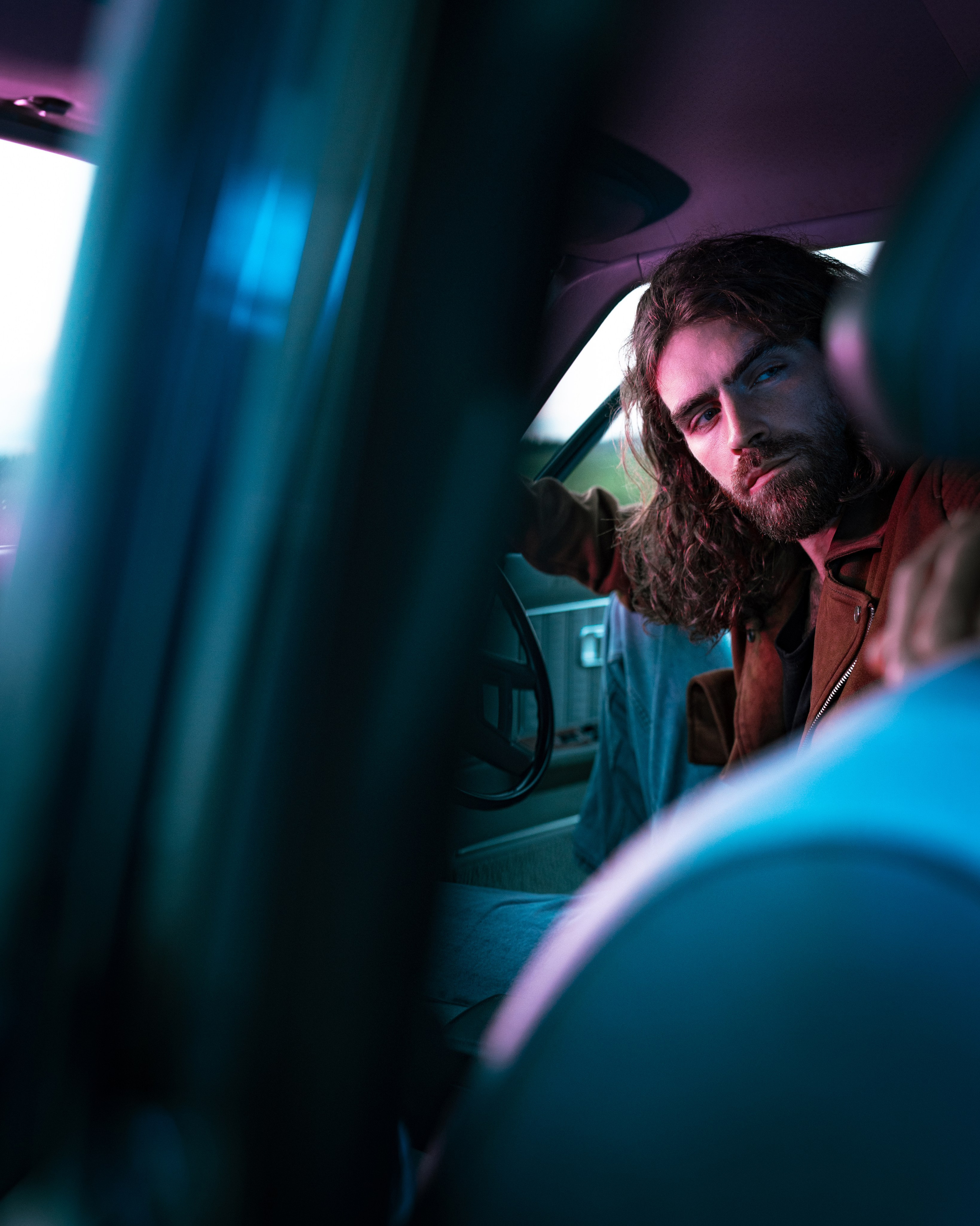 Фотосессия парня с автомобилем. Портретный фотограф Санкт-Петербург Арнольд