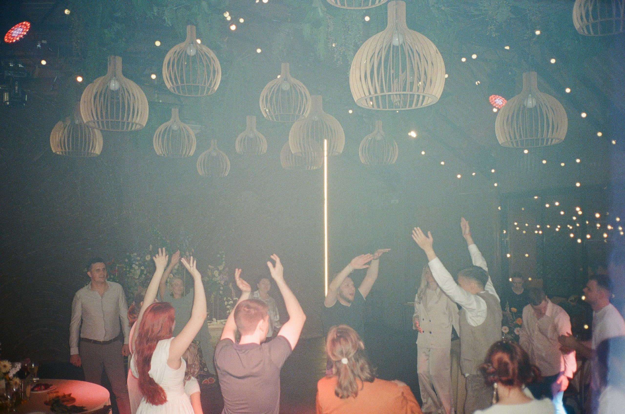 Пленка Роман и Анастасия. Свадебный и репортажный фотограф Элина Козырьянова