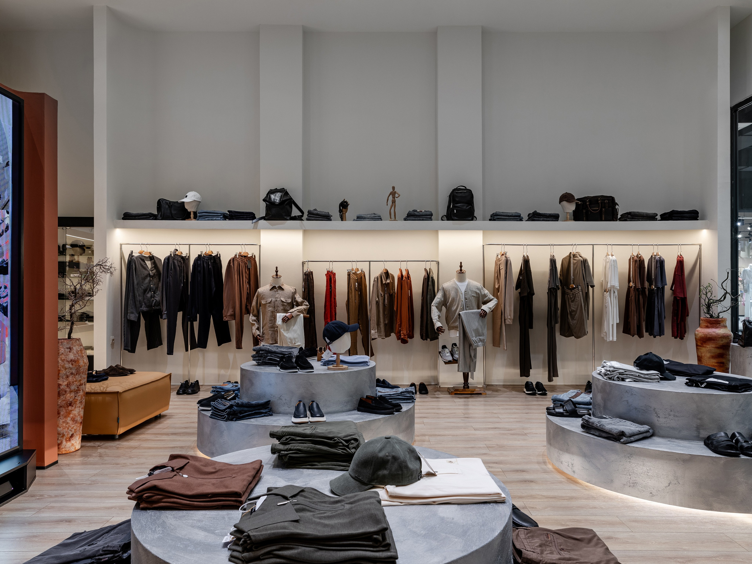 Интерьер магазина USU в Гагре. Интерьерный фотограф Москва