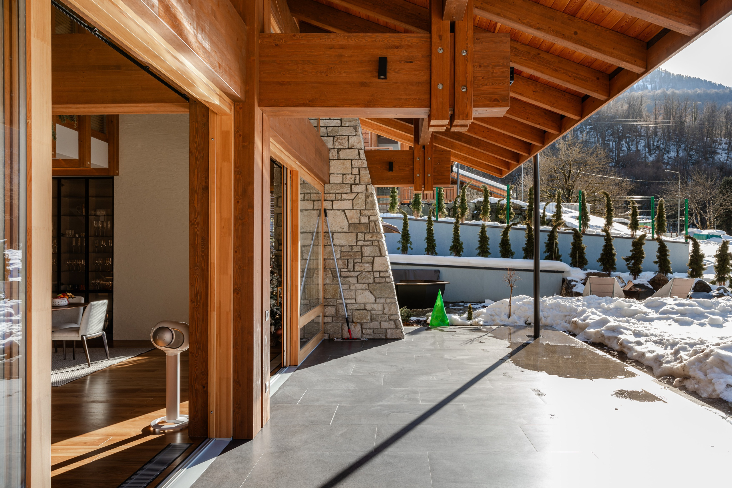 Интерьерная фотосъёмка загородного дома площадью 300 кв м в п. Эстосадок. Интерьерный фотограф Москва