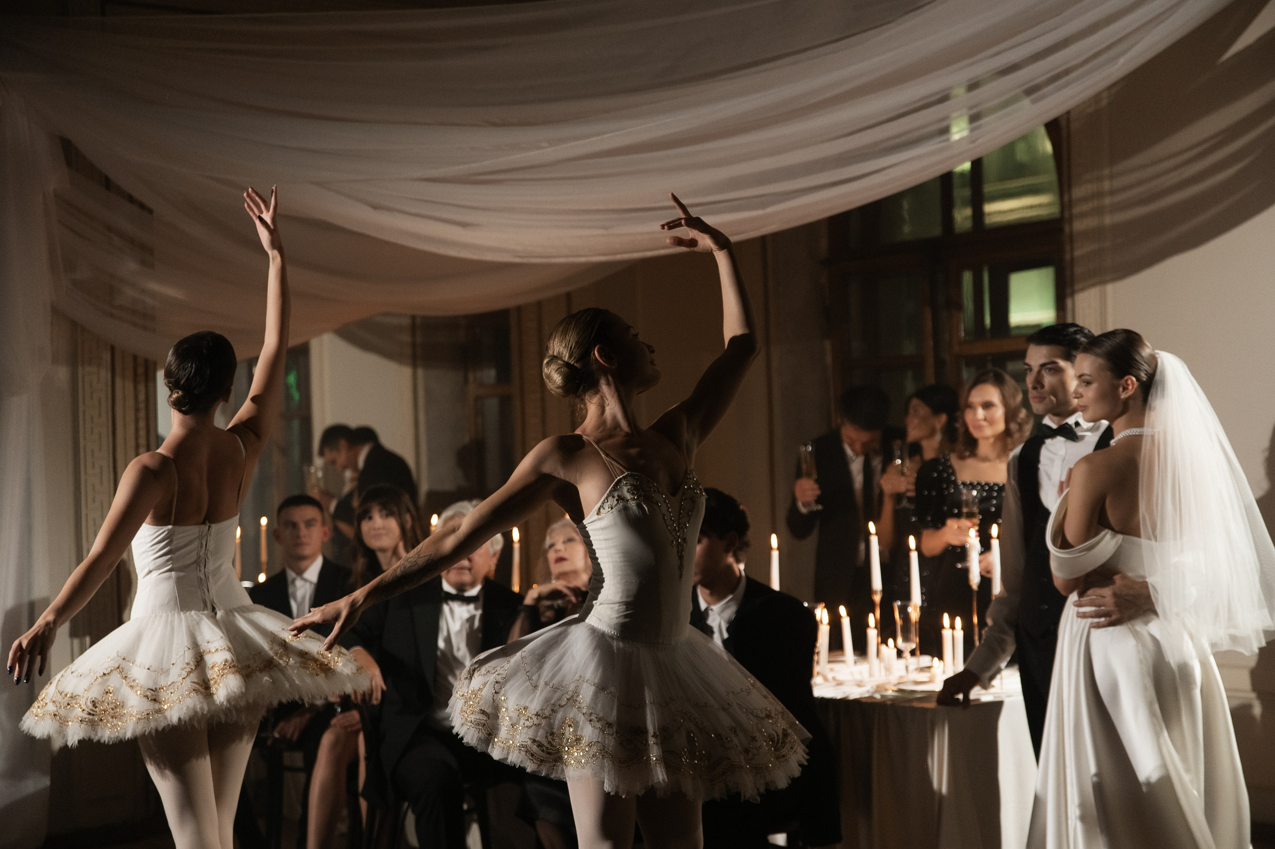 Камерный свадебный ужин при свечах в старинном особняке в фотостудии 21. Kult. Ярослава Ерина — свадебный фотограф в Москве