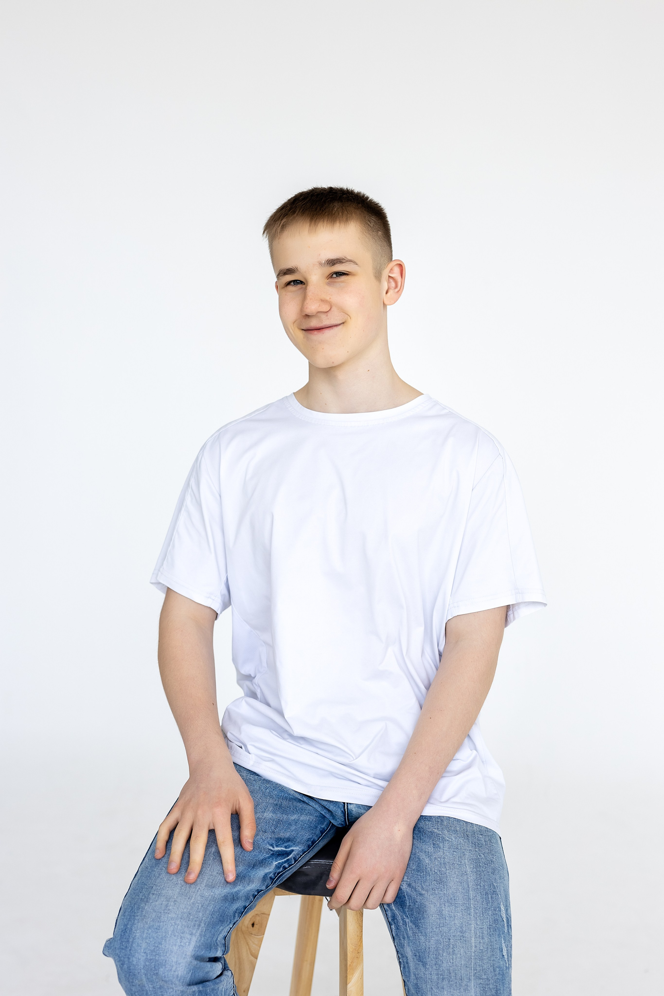 Школа 11, 9-г класс. Артём. Стильный выпускной альбом Владивосток фотограф Вероника Мигачева